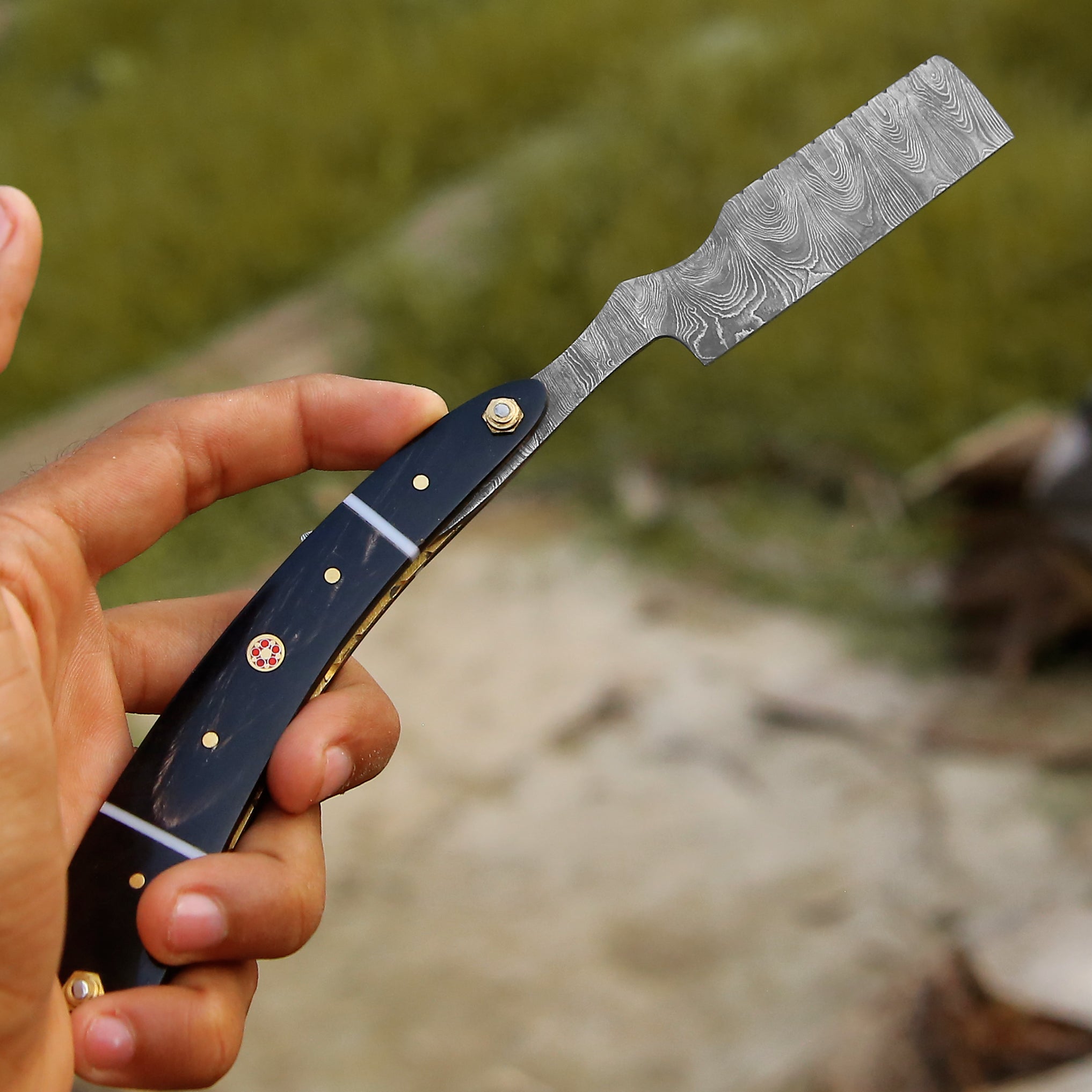 Damascus Straight Razor - Artisan Craftsmanship for the Perfect Shave gift for Barber Personalized Gift for Men Boyfriend.