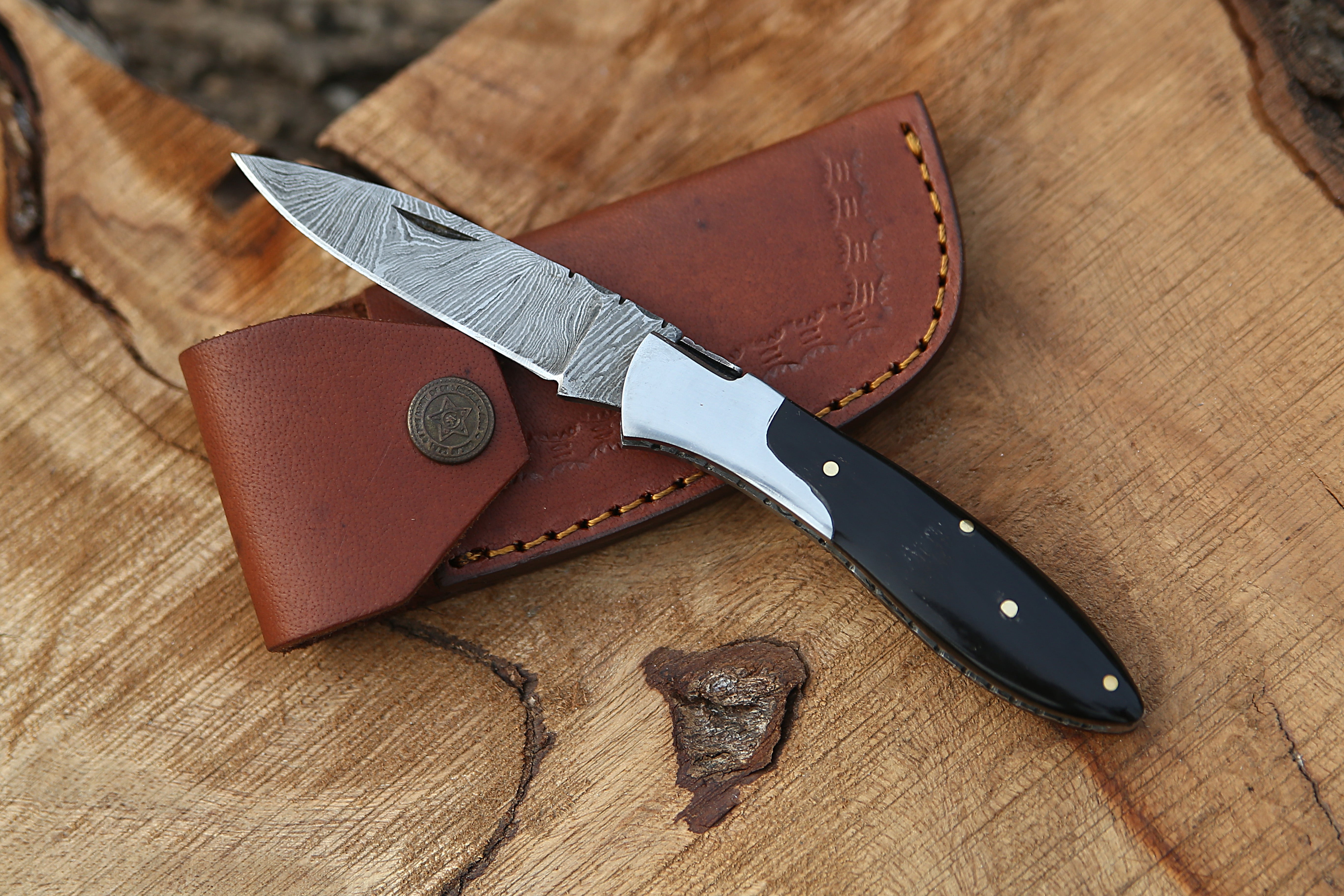 Black Horn Handle Damascus steel Pocket Knife Best camping Hunting EDC Knife fishing Knife sharp edge with Leather Pouch.