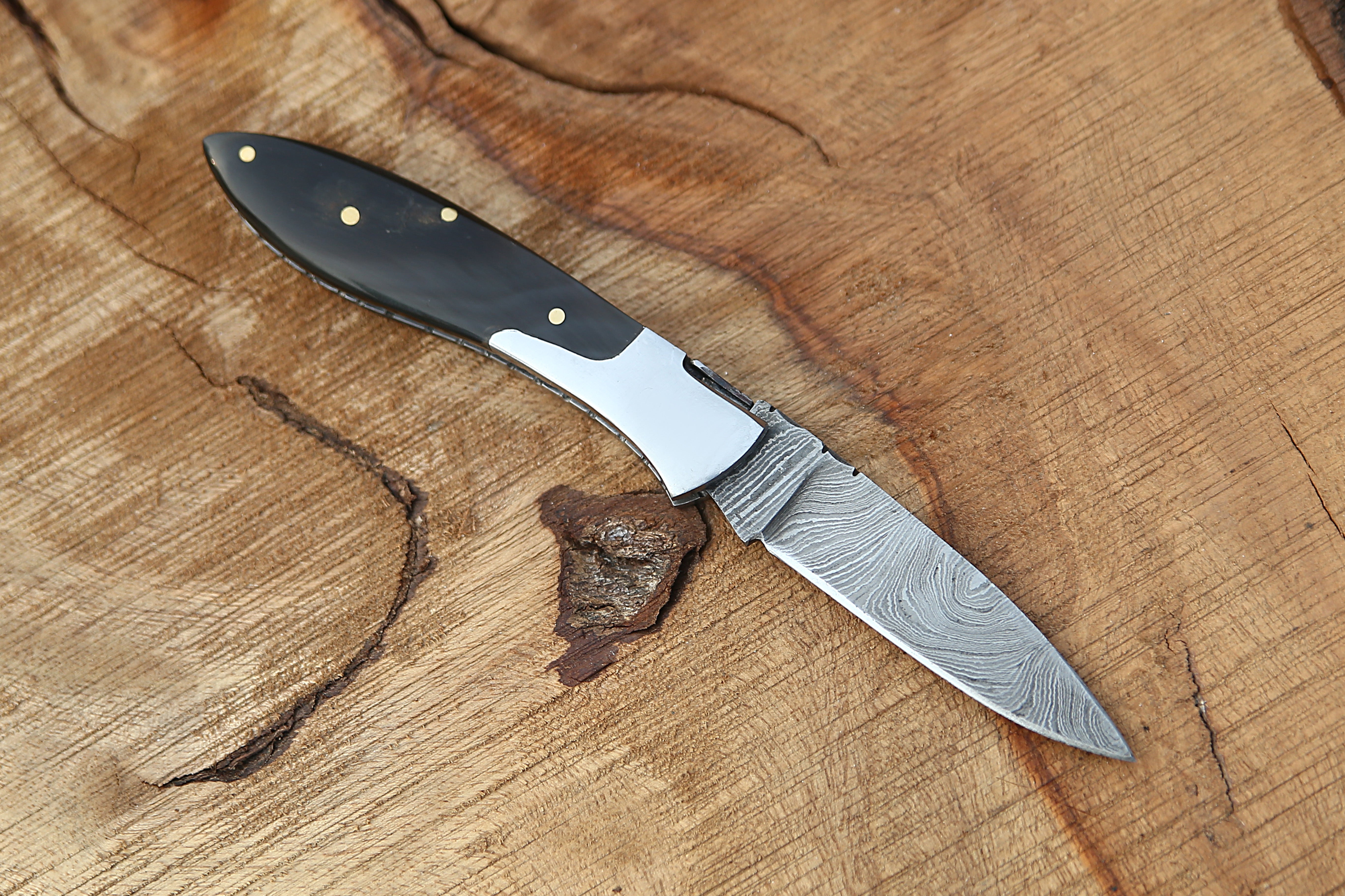 Black Horn Handle Damascus steel Pocket Knife Best camping Hunting EDC Knife fishing Knife sharp edge with Leather Pouch.
