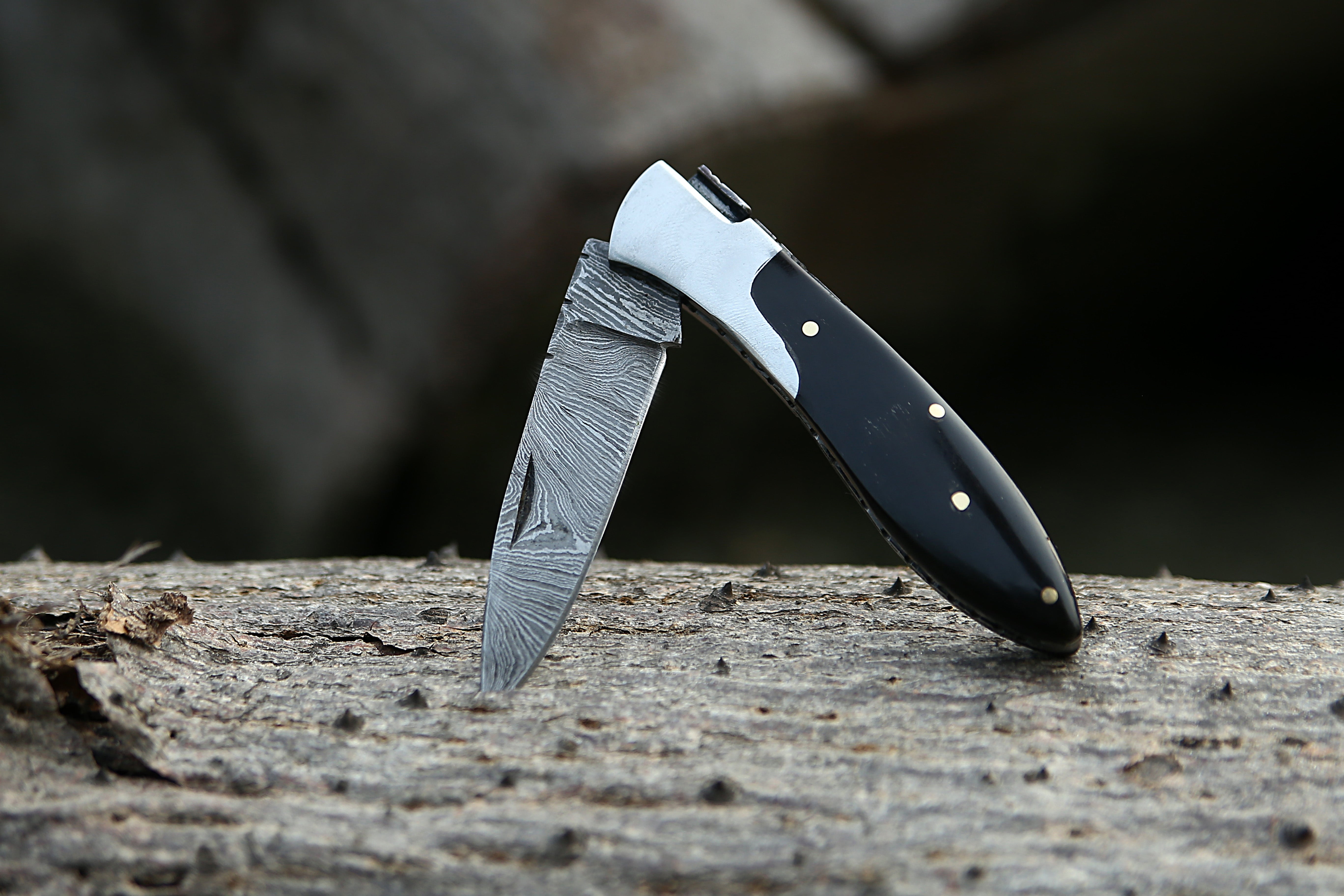 Black Horn Handle Damascus steel Pocket Knife Best camping Hunting EDC Knife fishing Knife sharp edge with Leather Pouch.