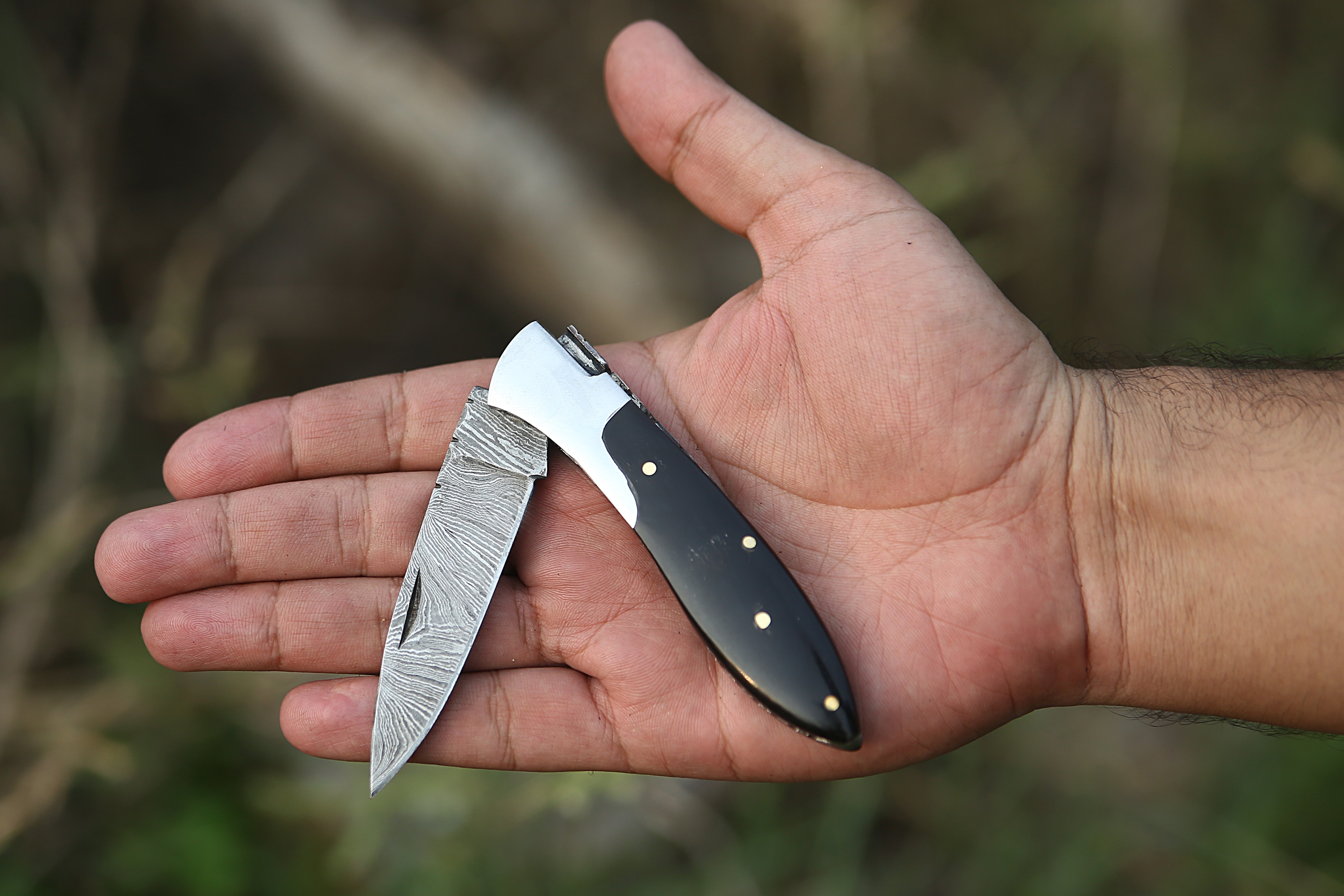 Black Horn Handle Damascus steel Pocket Knife Best camping Hunting EDC Knife fishing Knife sharp edge with Leather Pouch.