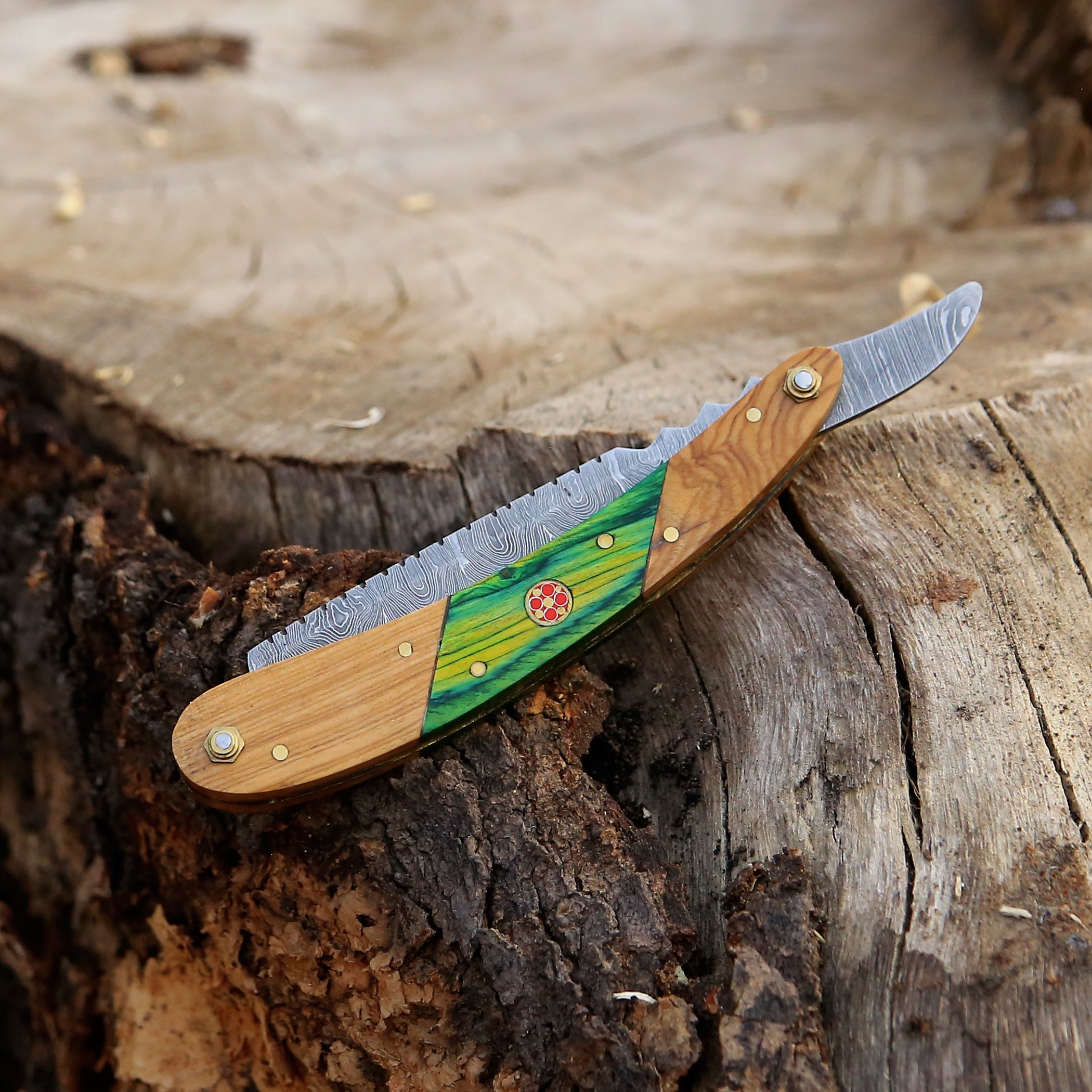 Customized Handmade Damascus steel Straight Razor For men Barber Shaving tool Personalized Gift for Boyfriend .