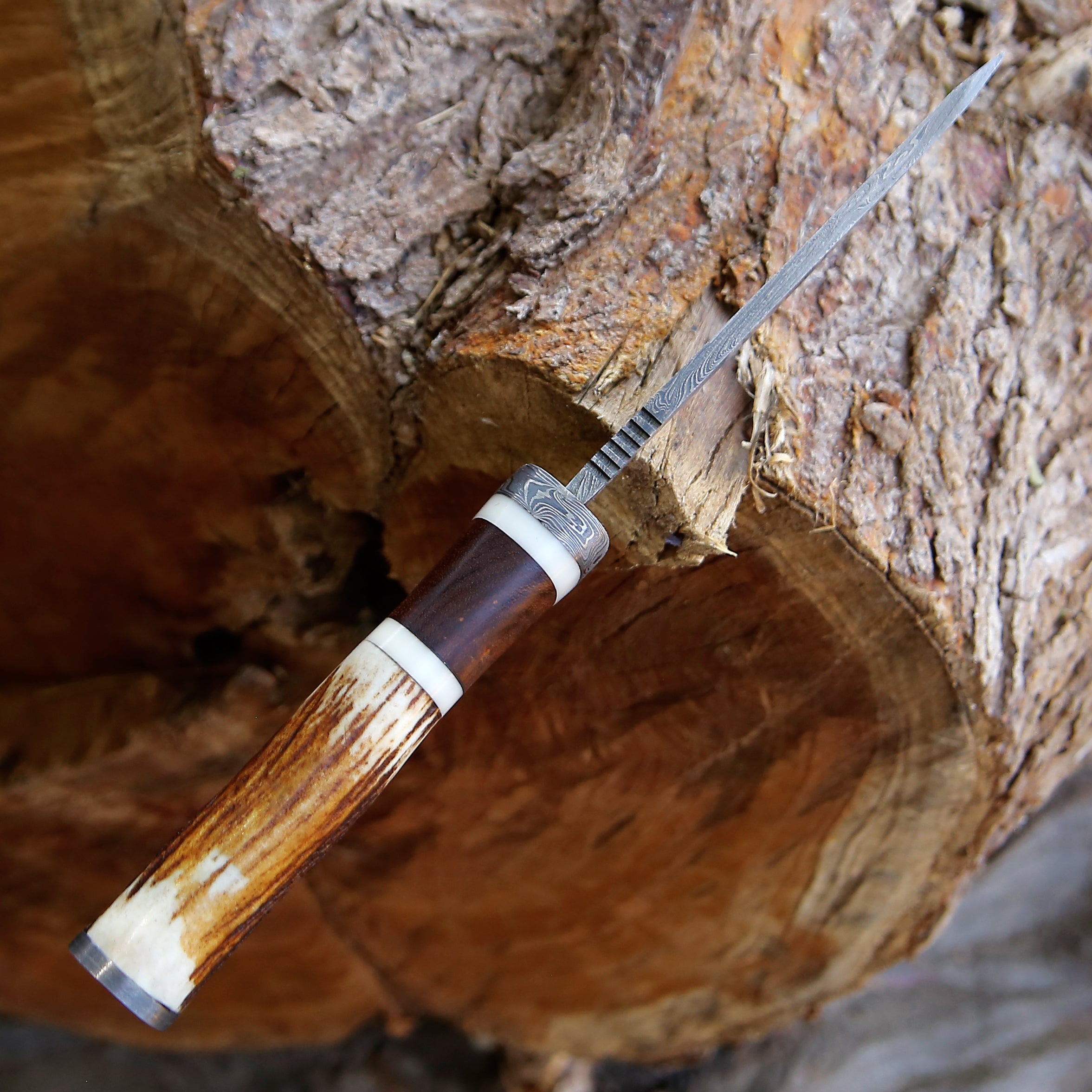 Handmade Damascus Steel Skinner Knife – Full Tang Blade for Hunting & Outdoor Use