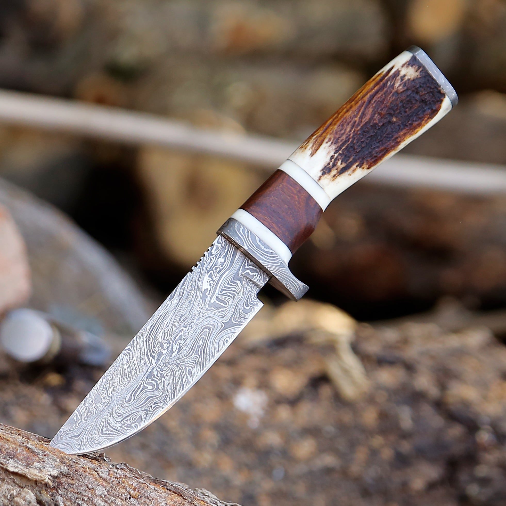 Handmade Damascus Steel Skinner Knife – Full Tang Blade for Hunting & Outdoor Use