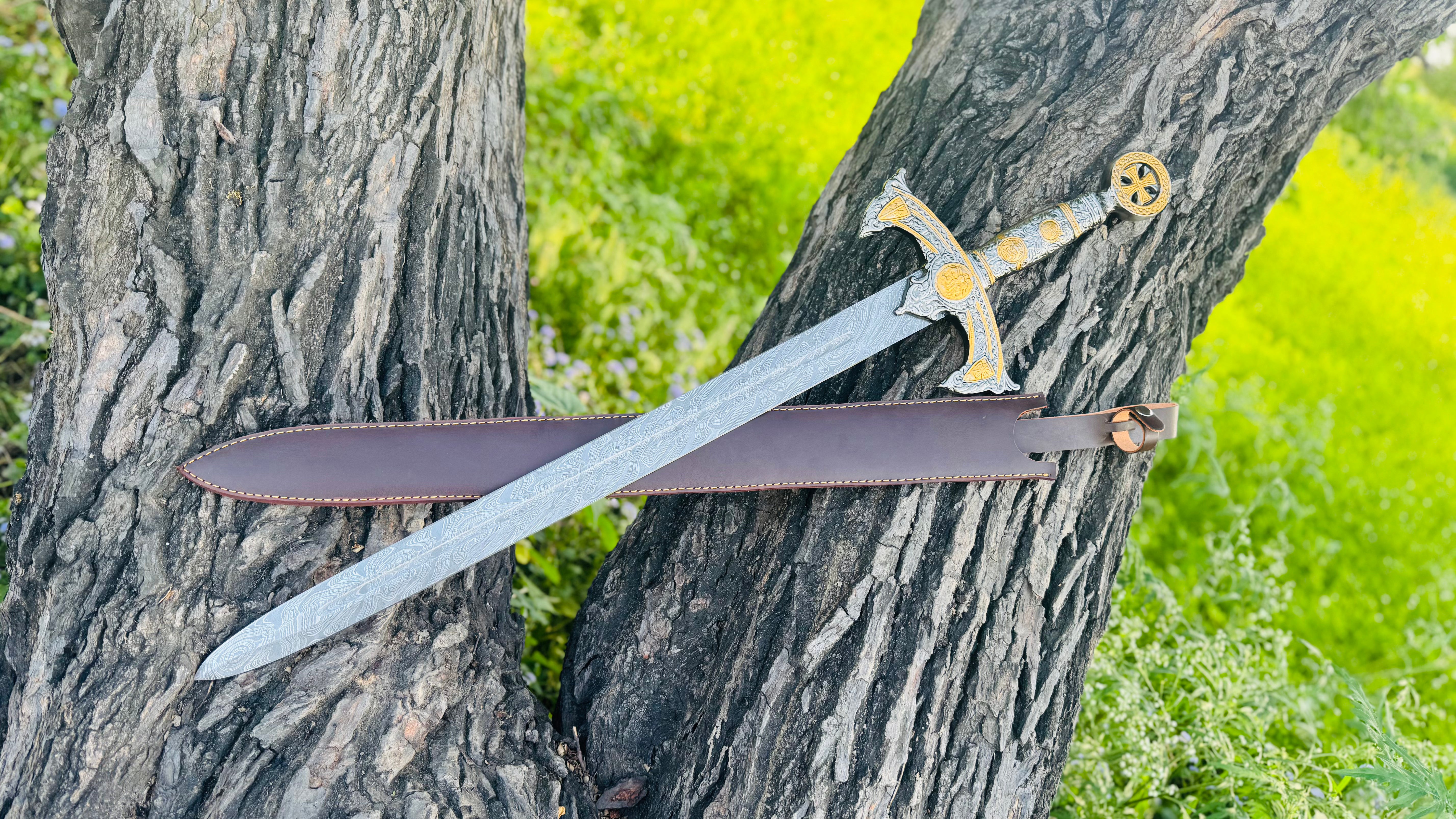 Handmade Lioncrest Warblade Fantasy Sword with Engraved Blade, Medieval Decorative Sword for Display Halloween Costume Gift