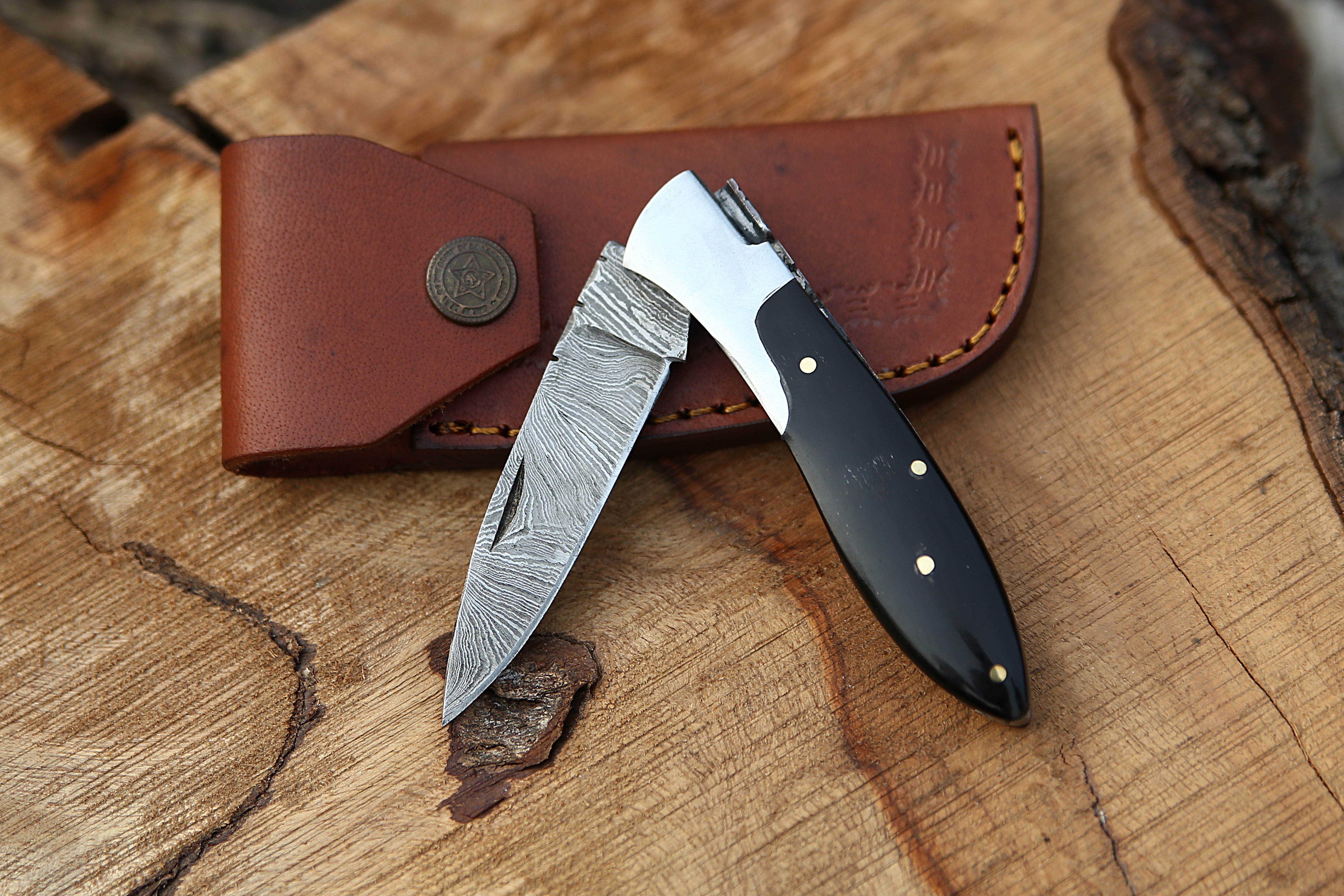 Black Horn Handle Damascus steel Pocket Knife Best camping Hunting EDC Knife fishing Knife sharp edge with Leather Pouch.