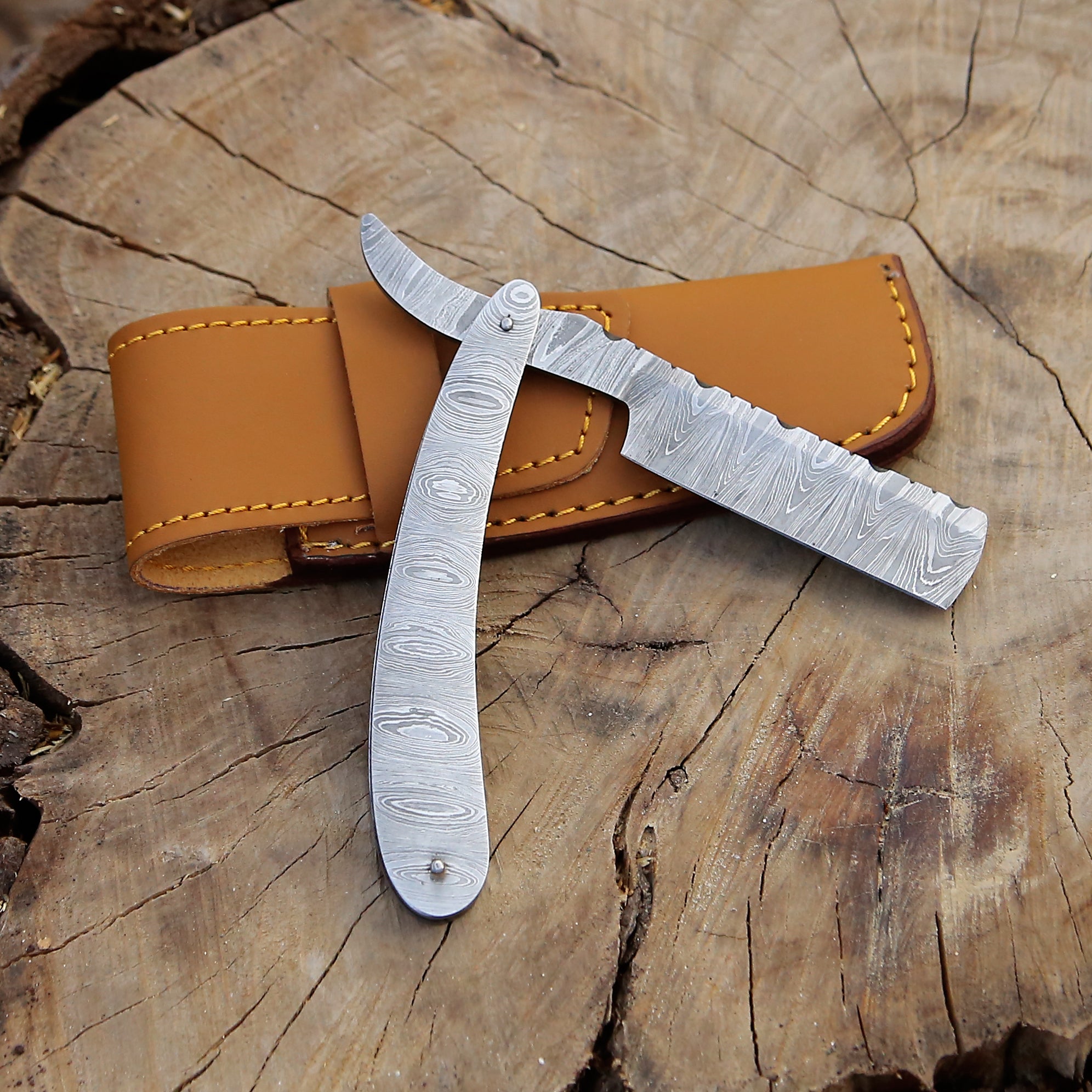 Damascus Straight Razor - Artisan Craftsmanship for the Perfect Shave Personalized Barber Razor With Pouch.