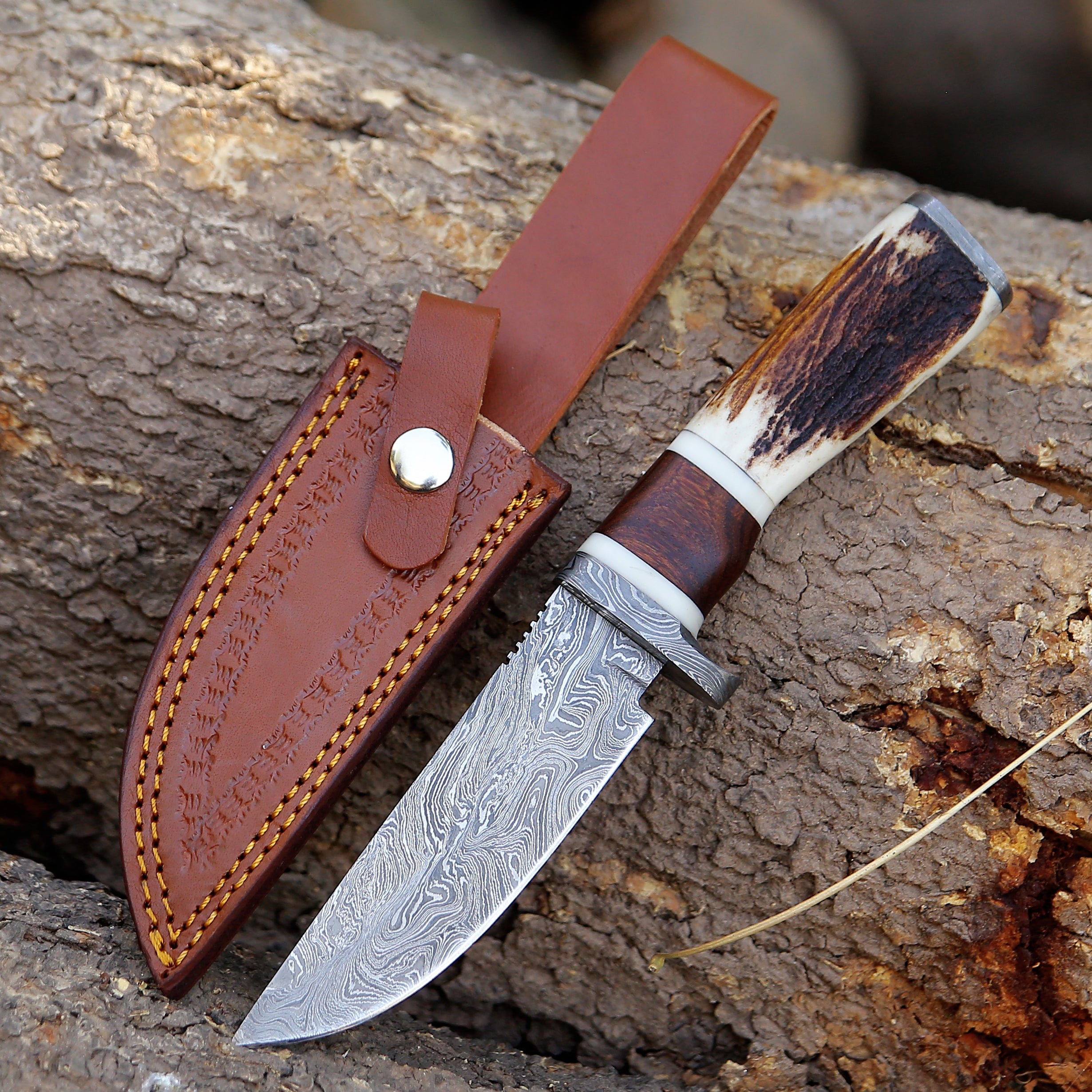 Handmade Damascus Steel Skinner Knife – Full Tang Blade for Hunting & Outdoor Use