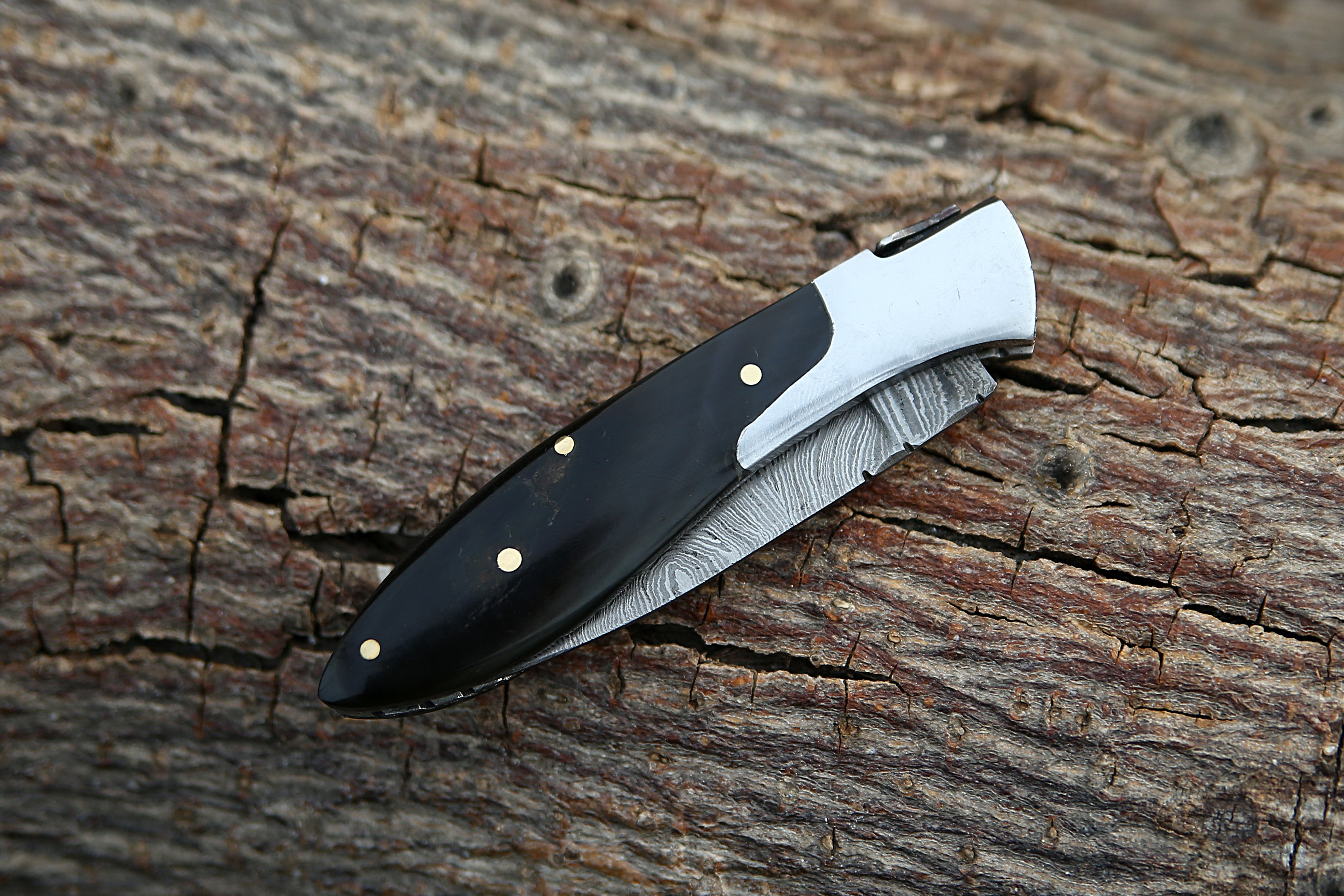 Black Horn Handle Damascus steel Pocket Knife Best camping Hunting EDC Knife fishing Knife sharp edge with Leather Pouch.