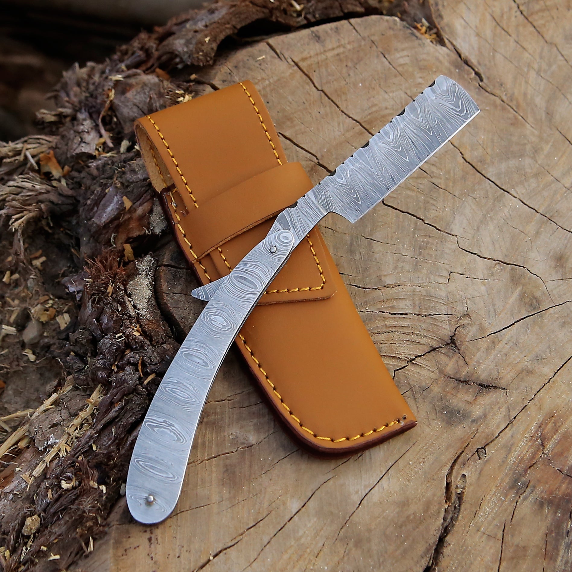 Damascus Straight Razor - Artisan Craftsmanship for the Perfect Shave Personalized Barber Razor With Pouch.