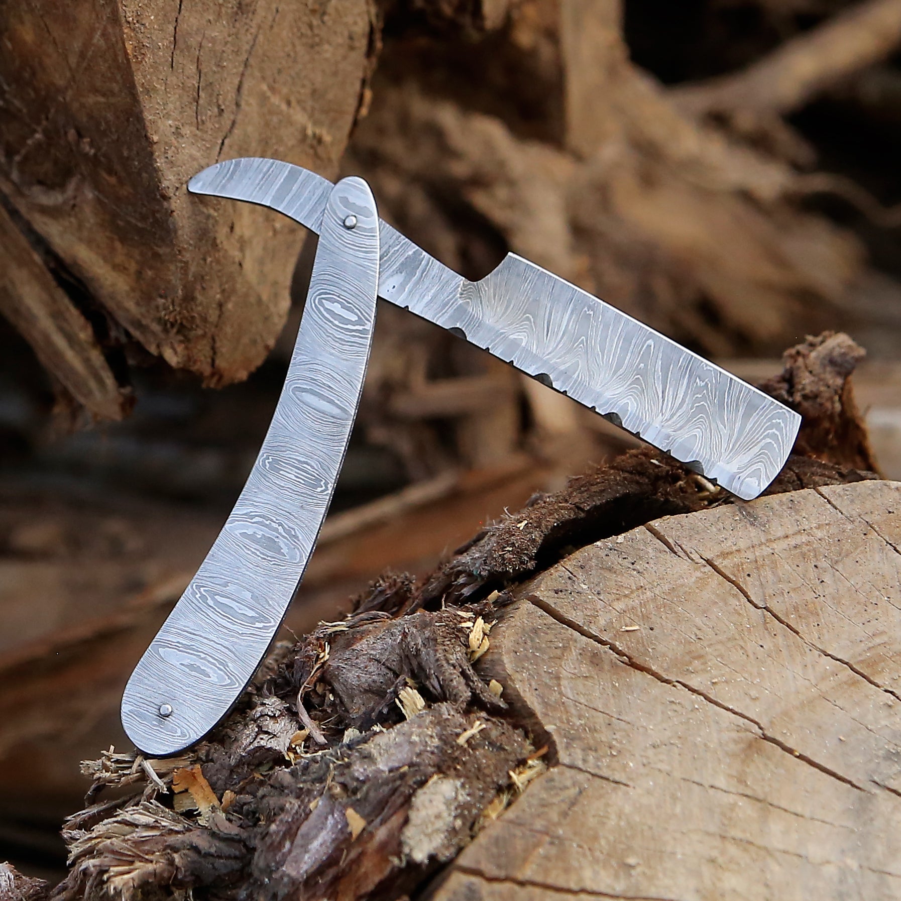 Damascus Straight Razor - Artisan Craftsmanship for the Perfect Shave Personalized Barber Razor With Pouch.