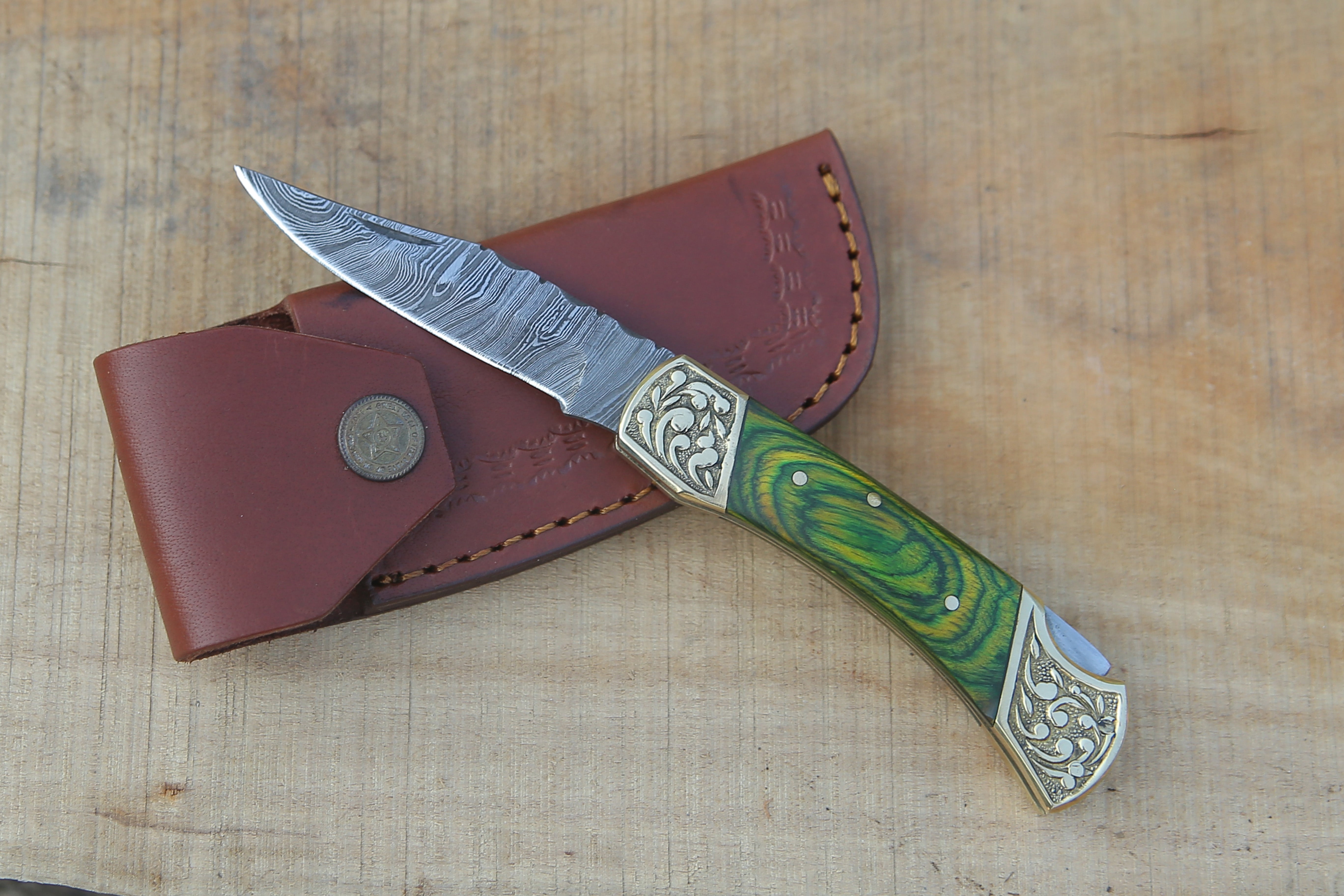 camping Tool Handmade Damascus Steel Back Lock Pocket Knife With Engraved Brass Clips Green Dollar Sheet Handle Folding Hunting EDC Skinner Fishing Knife with Leather Pouch.