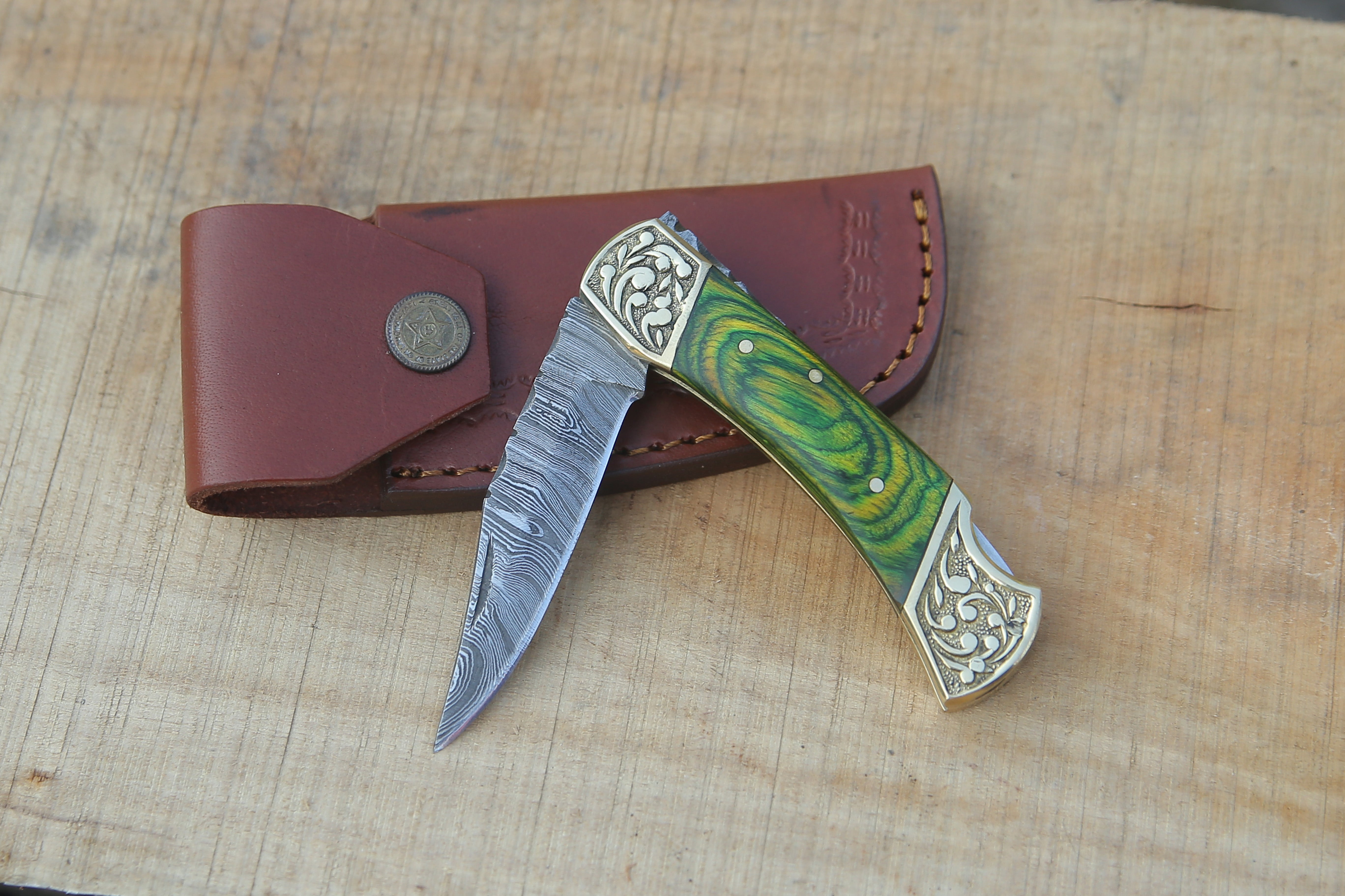 camping Tool Handmade Damascus Steel Back Lock Pocket Knife With Engraved Brass Clips Green Dollar Sheet Handle Folding Hunting EDC Skinner Fishing Knife with Leather Pouch.