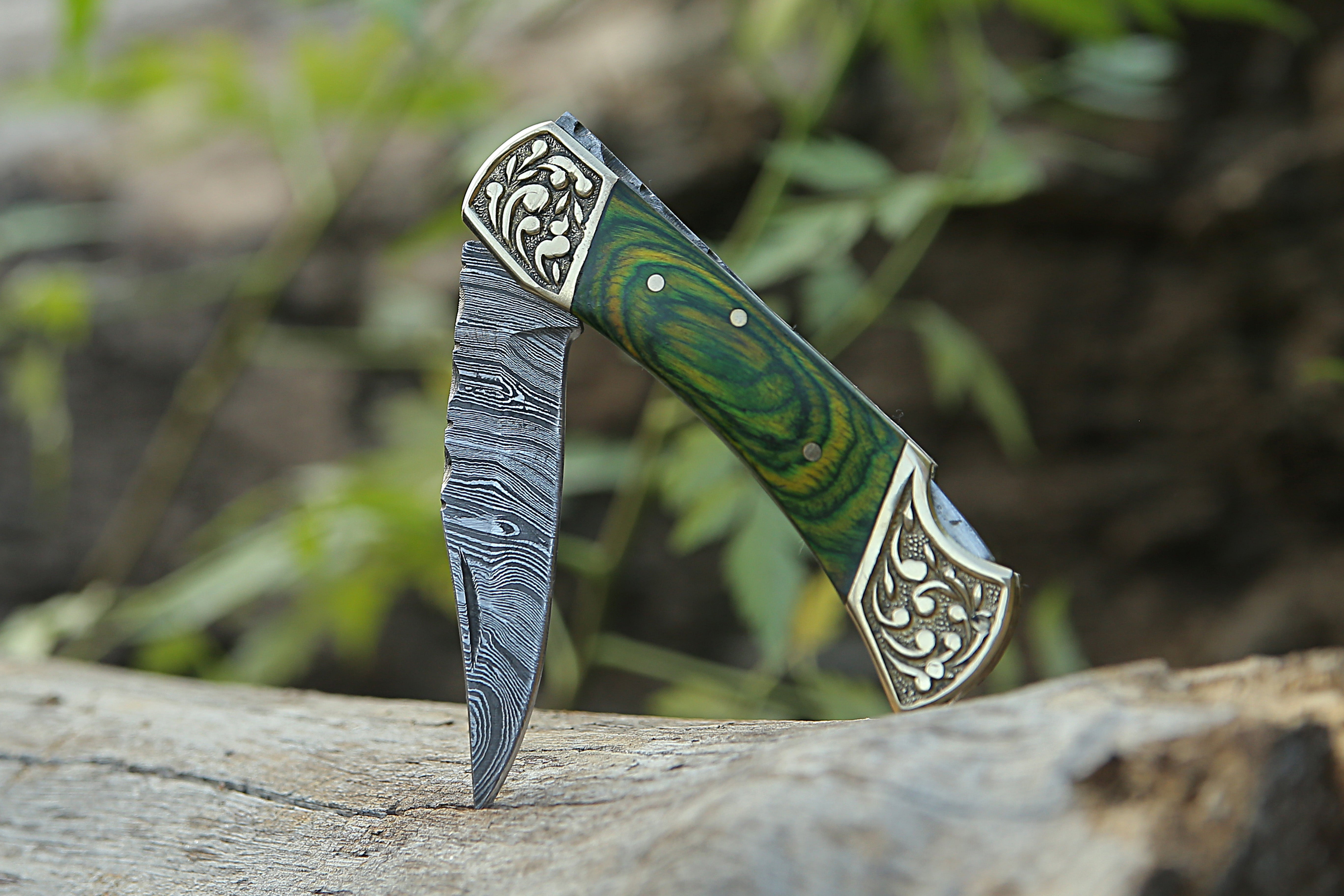 camping Tool Handmade Damascus Steel Back Lock Pocket Knife With Engraved Brass Clips Green Dollar Sheet Handle Folding Hunting EDC Skinner Fishing Knife with Leather Pouch.