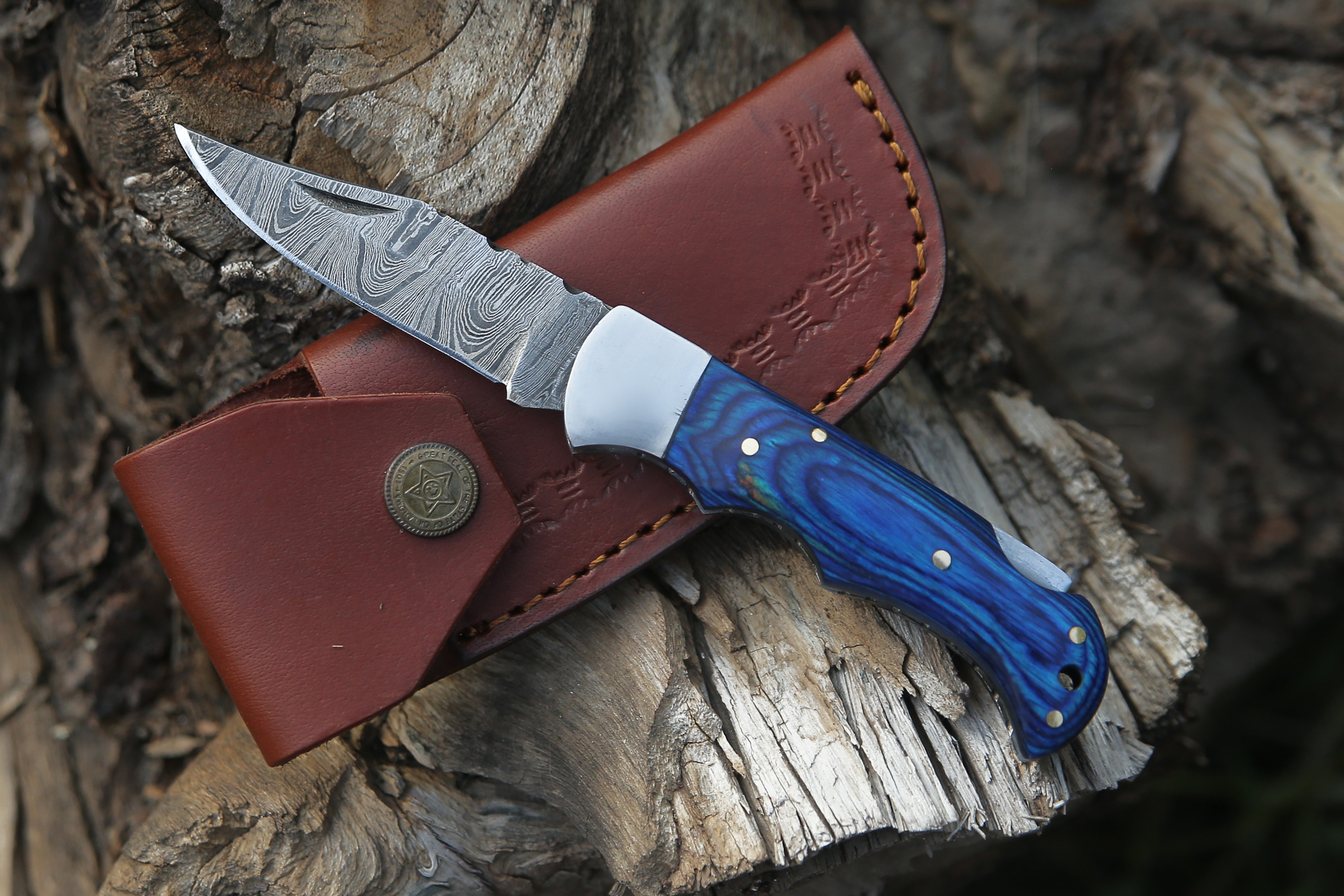 Blue Wood Damascus Steel Back Lock Pocket Knife With Stainless Steel Clips Camping Knife Personalized Hunting Knife EDC knife with Leather pouch.
