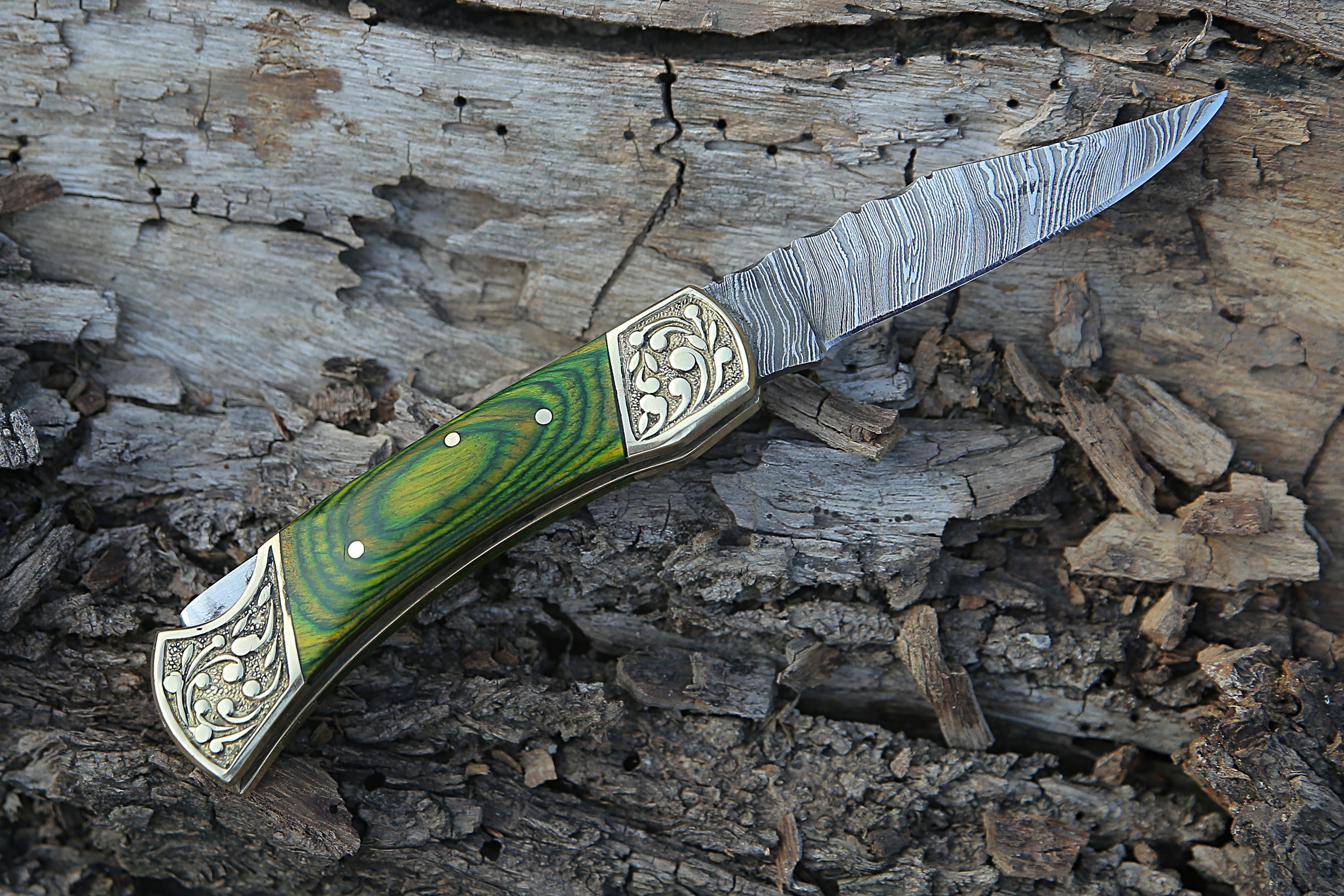 camping Tool Handmade Damascus Steel Back Lock Pocket Knife With Engraved Brass Clips Green Dollar Sheet Handle Folding Hunting EDC Skinner Fishing Knife with Leather Pouch.