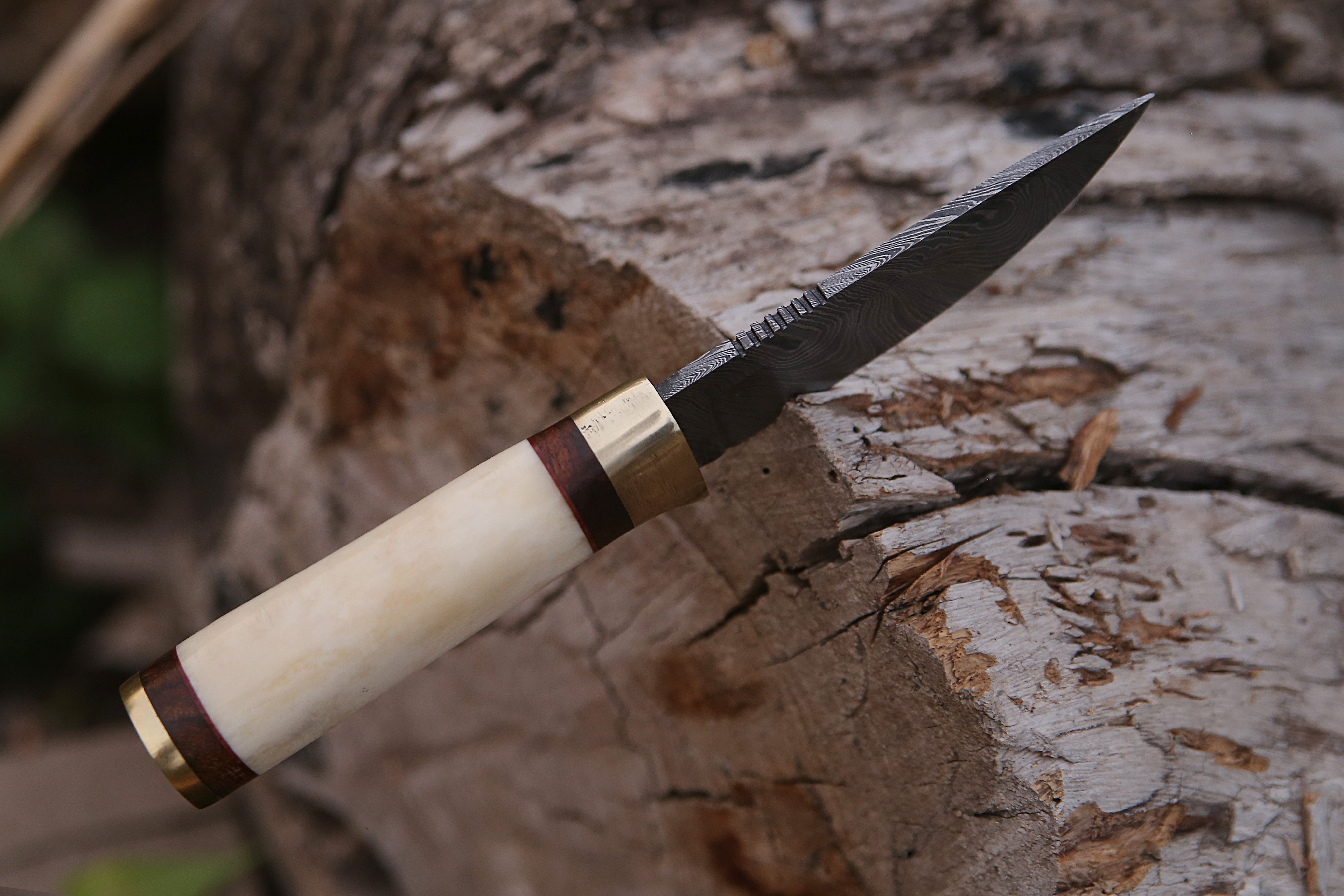 Damascus Steel Skinning Knife – Razor-Sharp Blade with Bone Handle With Leather Pouch.