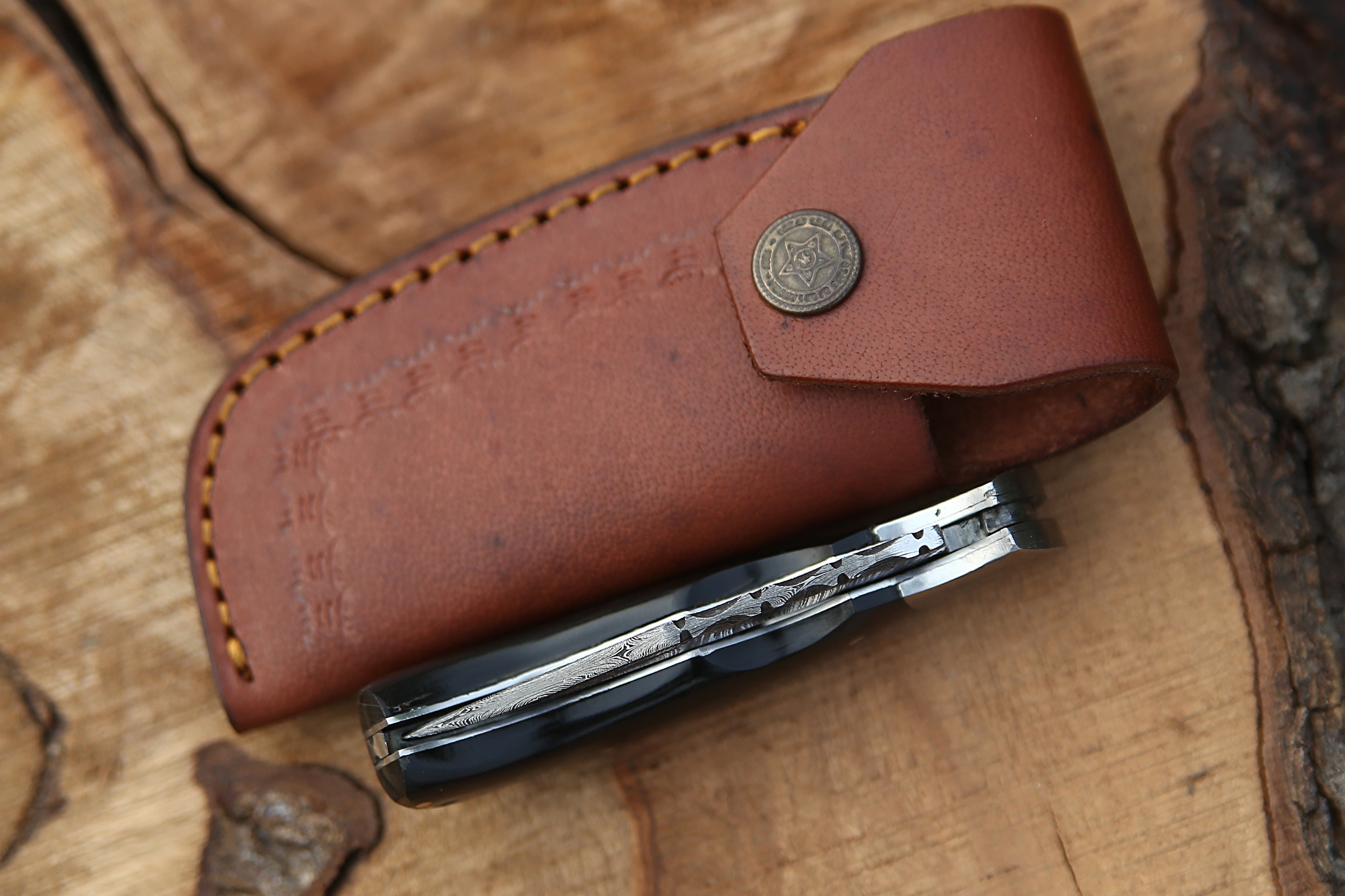 Back Lock Damascus steel Pocket Knife Black Horn handle Folding Knife Best for Camping Hunting Skinner EDC Knife Outdoor Tool With Leather Pouch.