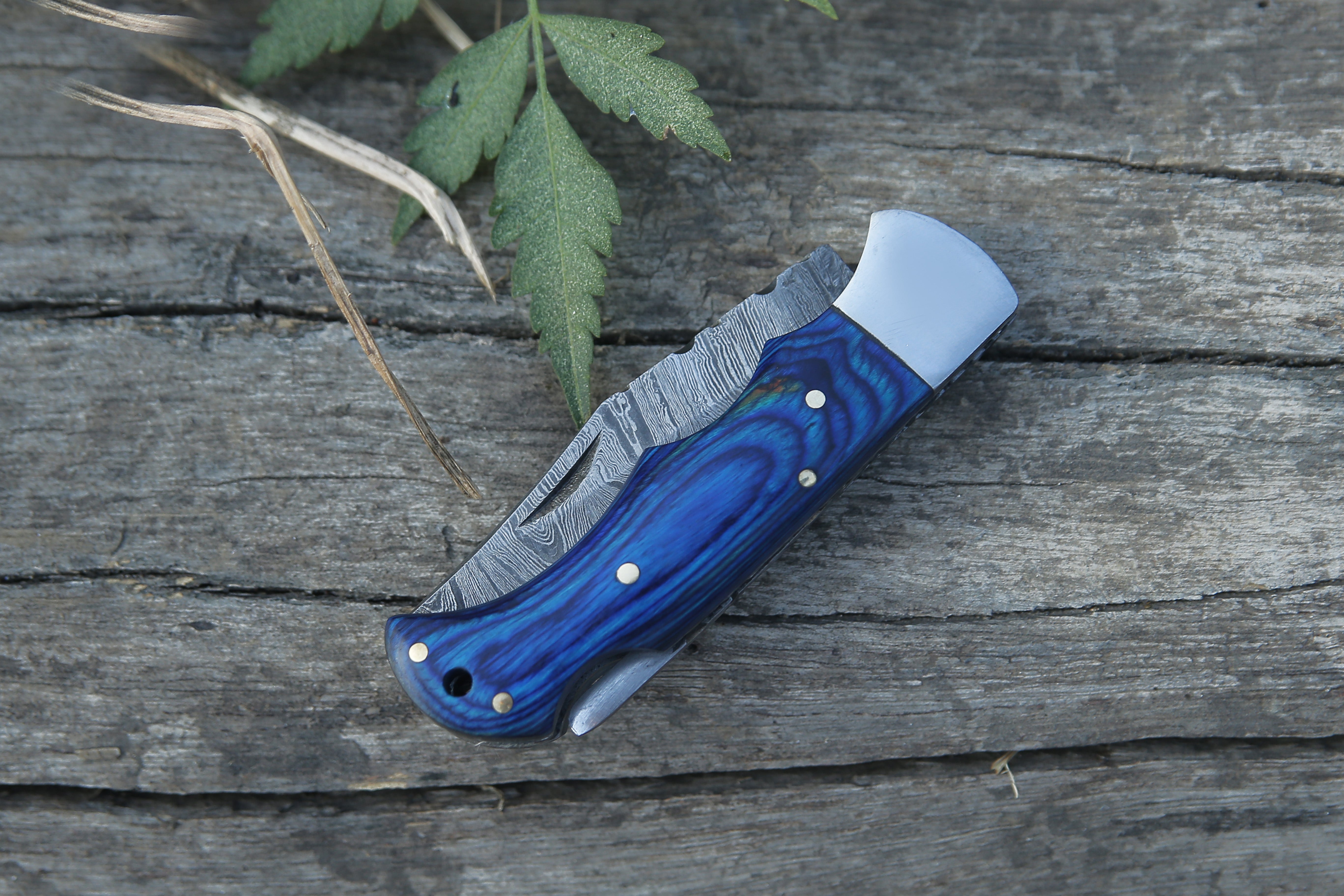 Blue Wood Damascus Steel Back Lock Pocket Knife With Stainless Steel Clips Camping Knife Personalized Hunting Knife EDC knife with Leather pouch.