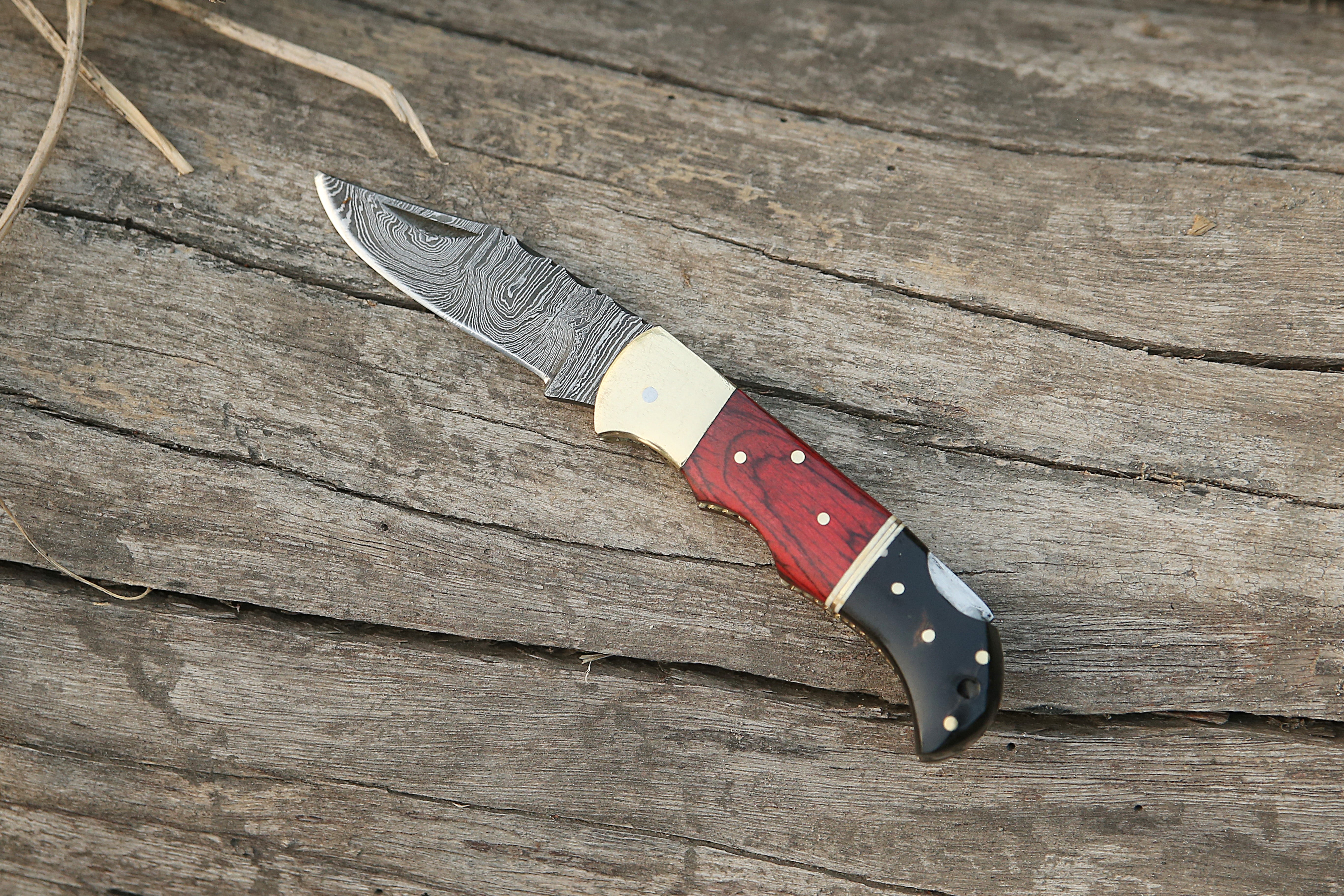Personalized Gift Black Horn Handmade Damascus Steel Pocket Knife Red Dollar Sheet Handle Folding Knife With Cow Leather Sheath.