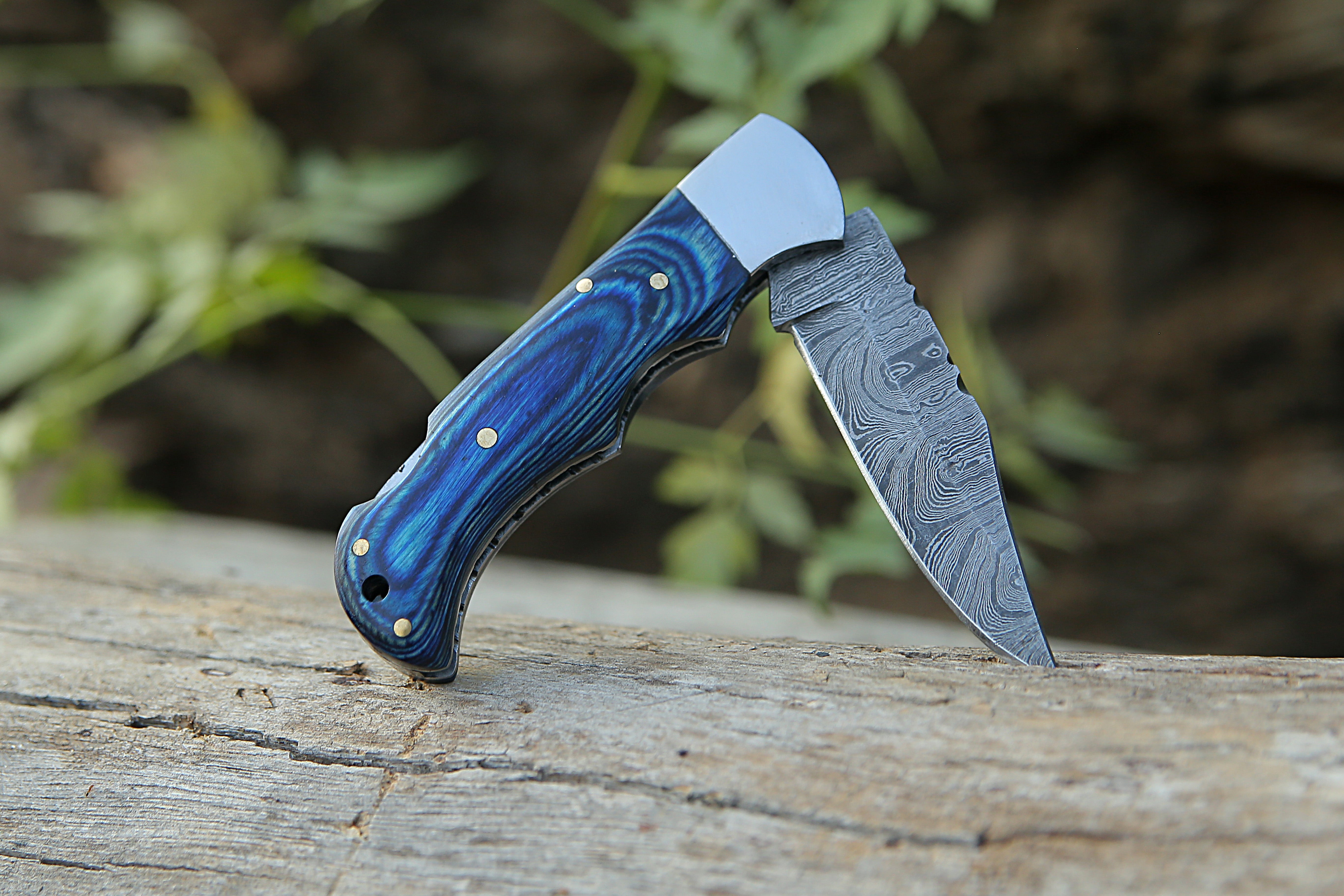 Blue Wood Damascus Steel Back Lock Pocket Knife With Stainless Steel Clips Camping Knife Personalized Hunting Knife EDC knife with Leather pouch.