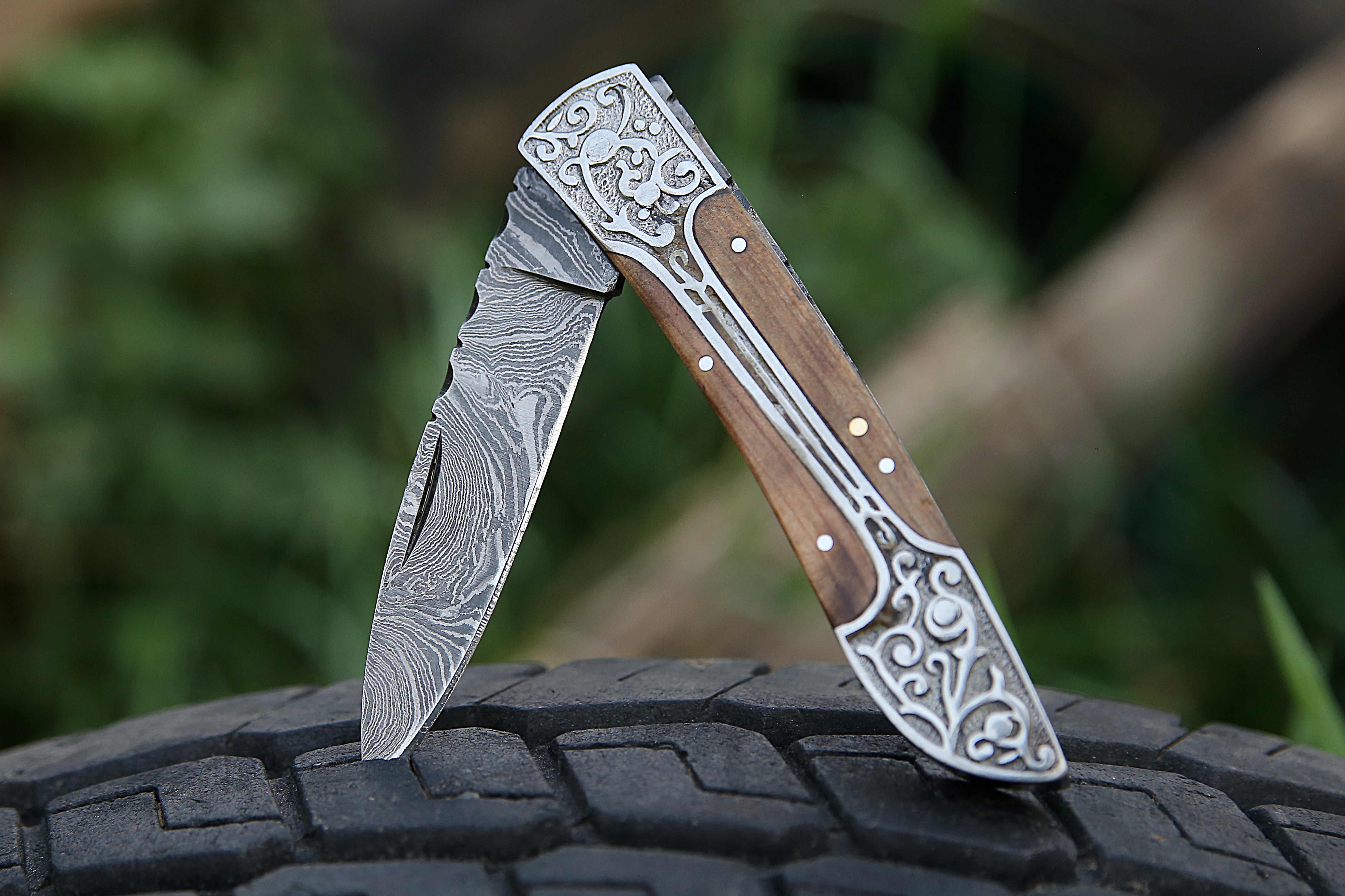 Customized Handmade Damascus Steel Pocket Knife Olive wood Handle Folding Camping Hunting EDC knife Sharp cutting edge with Leather Pouch.