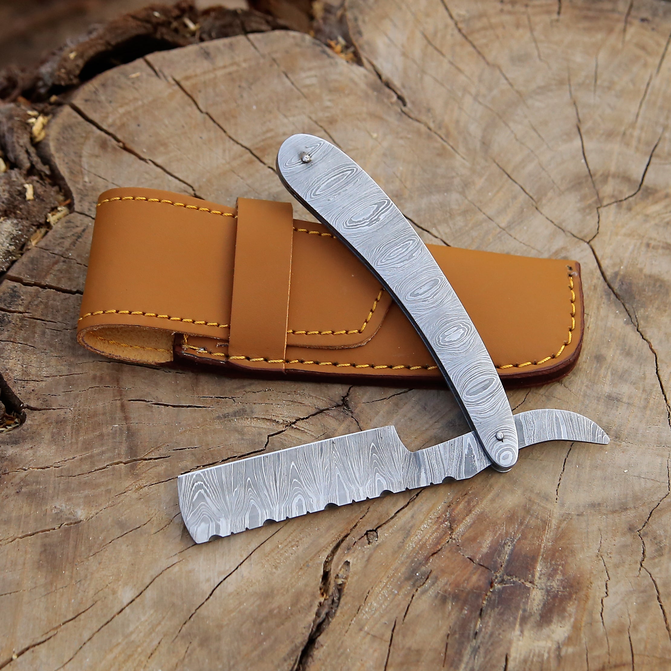 Damascus Straight Razor - Artisan Craftsmanship for the Perfect Shave Personalized Barber Razor With Pouch.