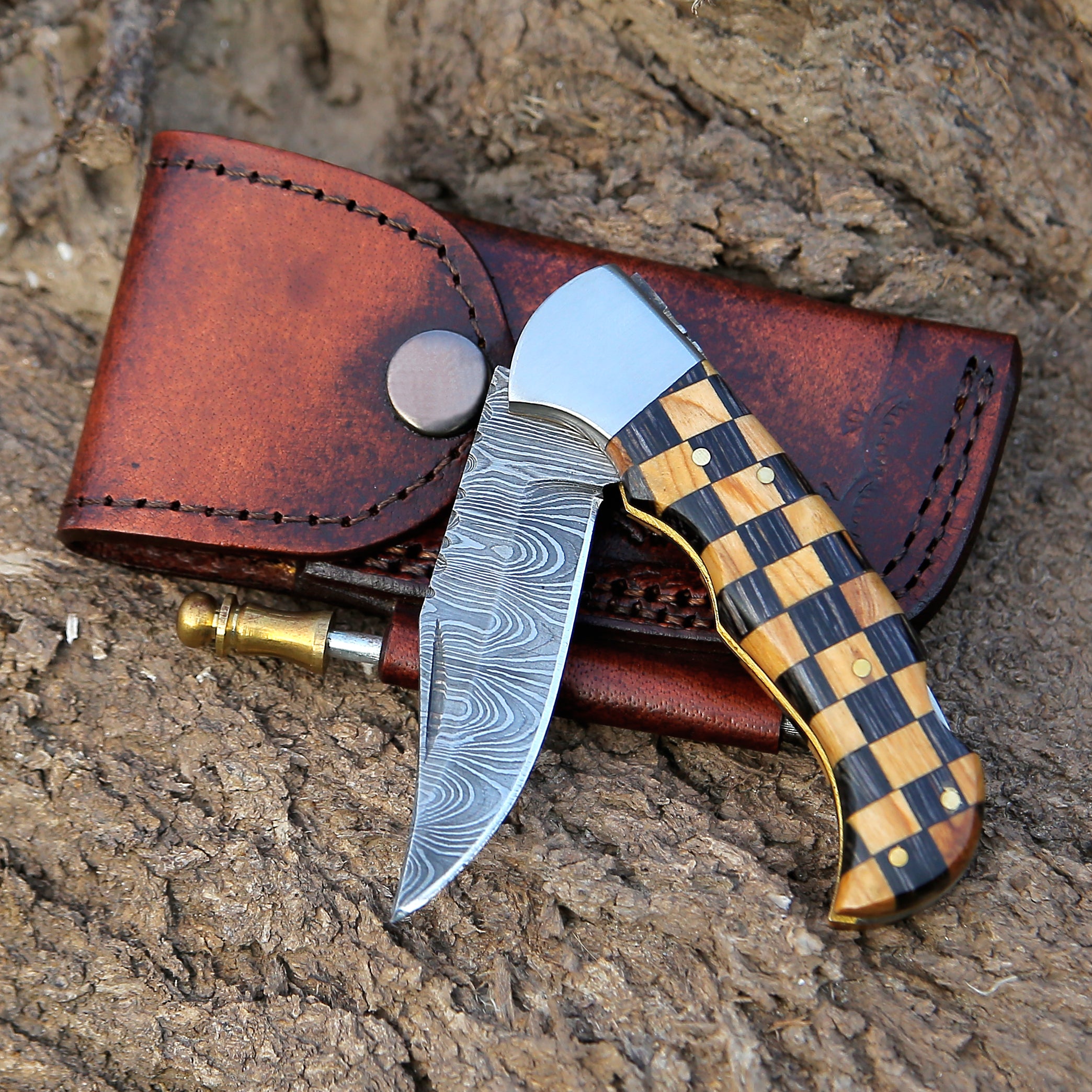 Rose wood & Black Sheet Handle  Damascus Steel Back Lock Pocket Knife With Stainless Steel Clips Camping Knife Personalized Hunting Knife EDC knife with Leather pouch.