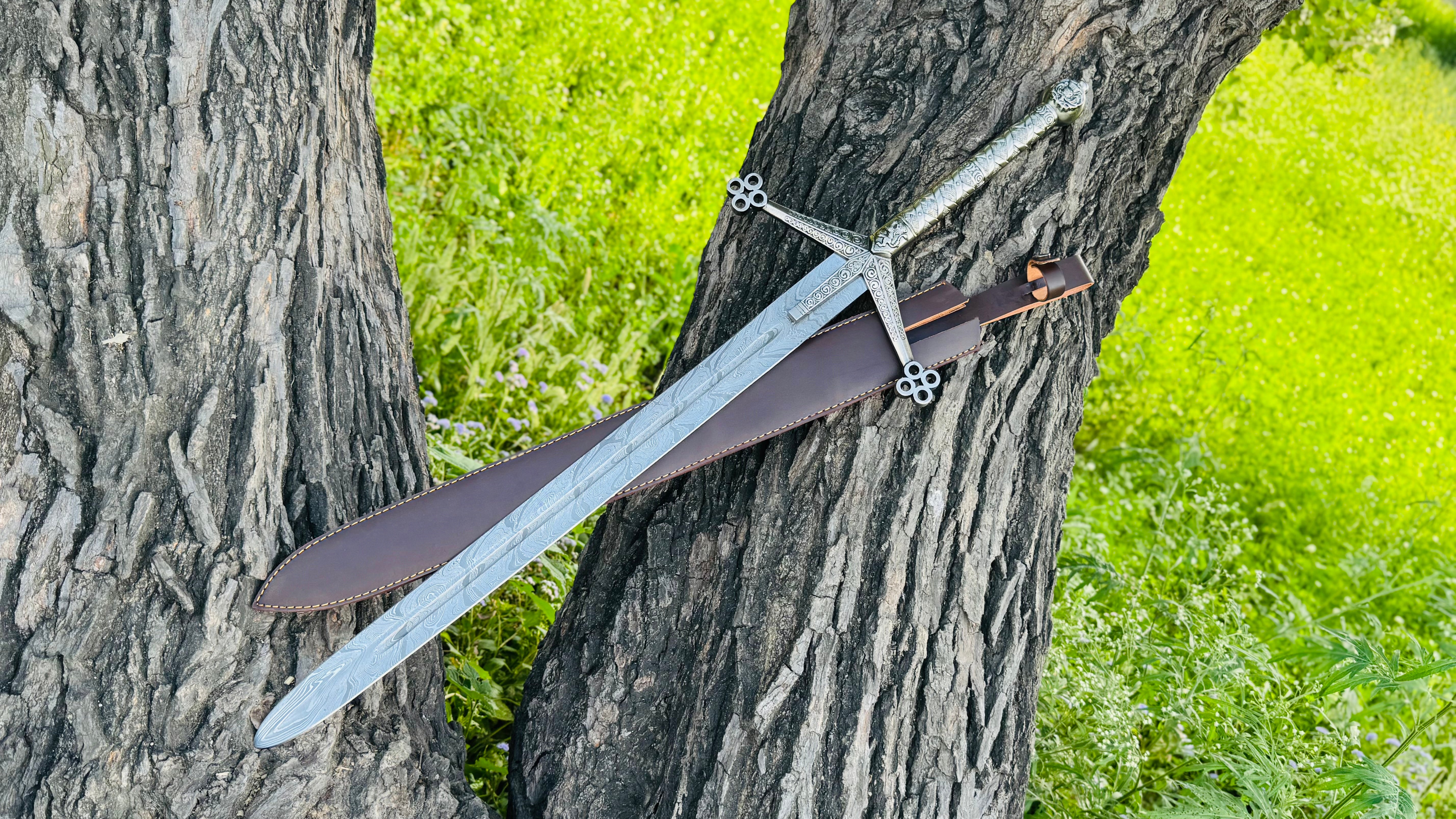 Damascus Steel Scottish Claymore Sword Fantasy Sword with Engraved Blade, Medieval Decorative Sword for Display House warming gift
