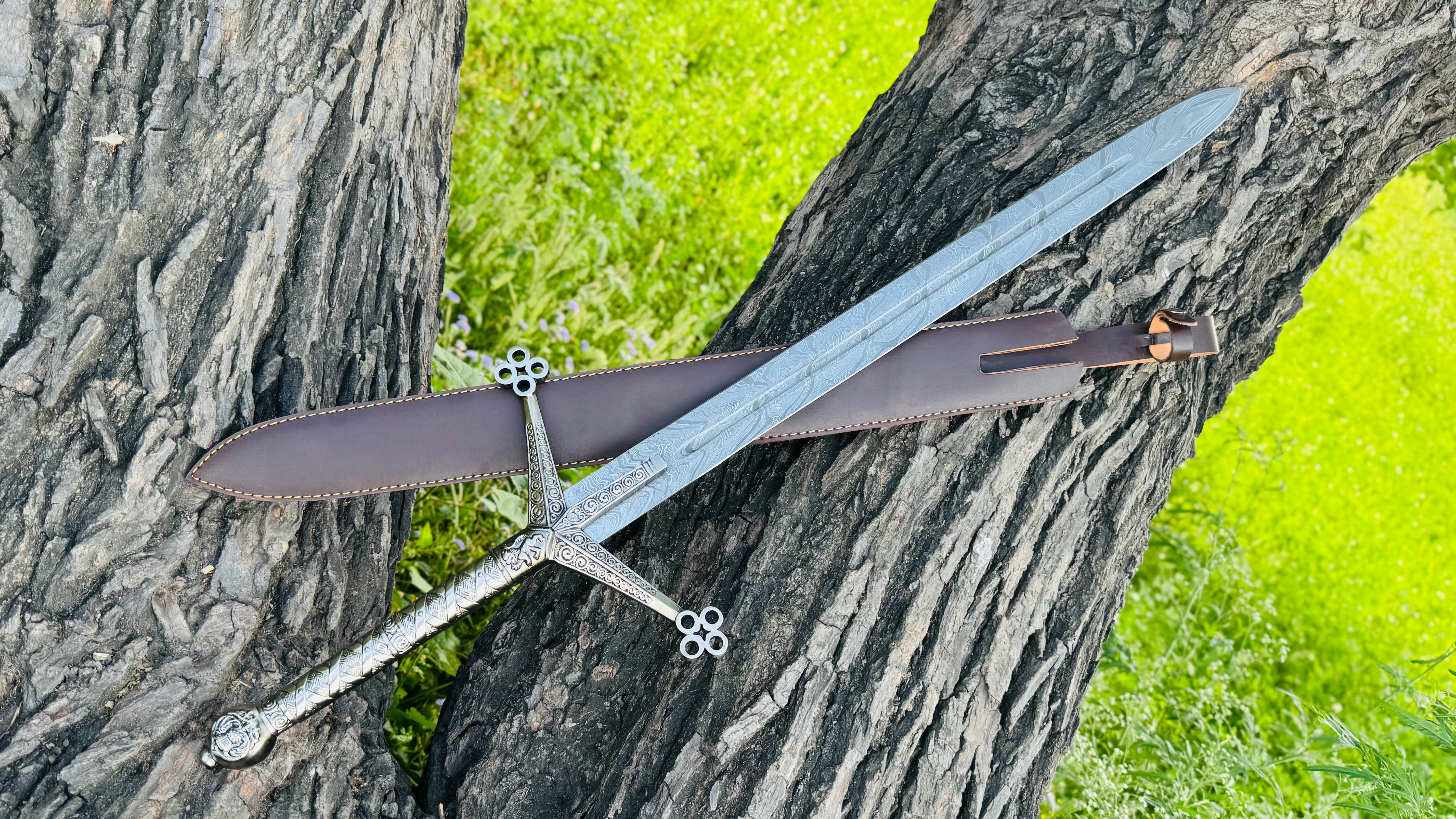 Damascus Steel Scottish Claymore Sword Fantasy Sword with Engraved Blade, Medieval Decorative Sword for Display House warming gift