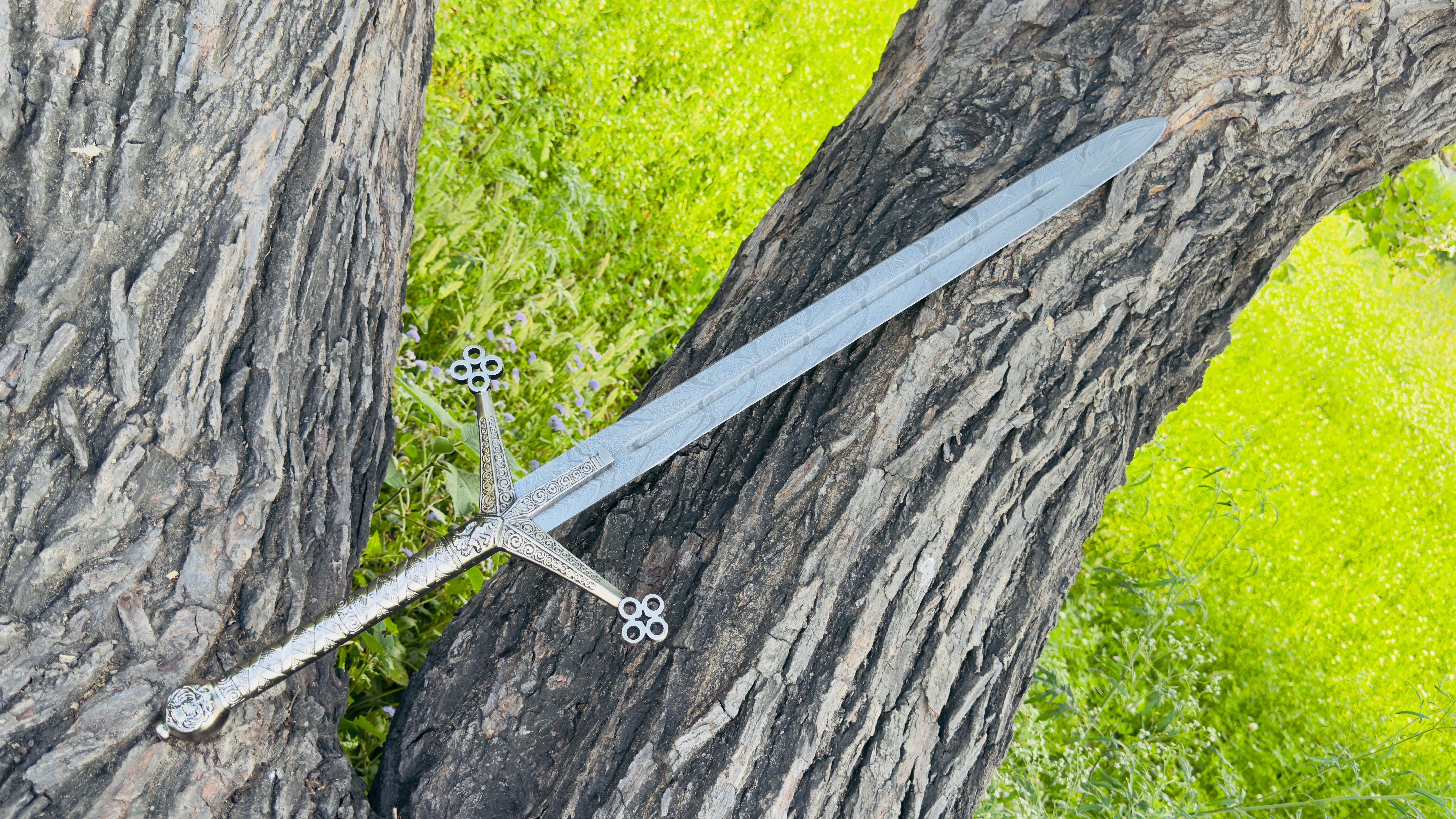 Damascus Steel Scottish Claymore Sword Fantasy Sword with Engraved Blade, Medieval Decorative Sword for Display House warming gift