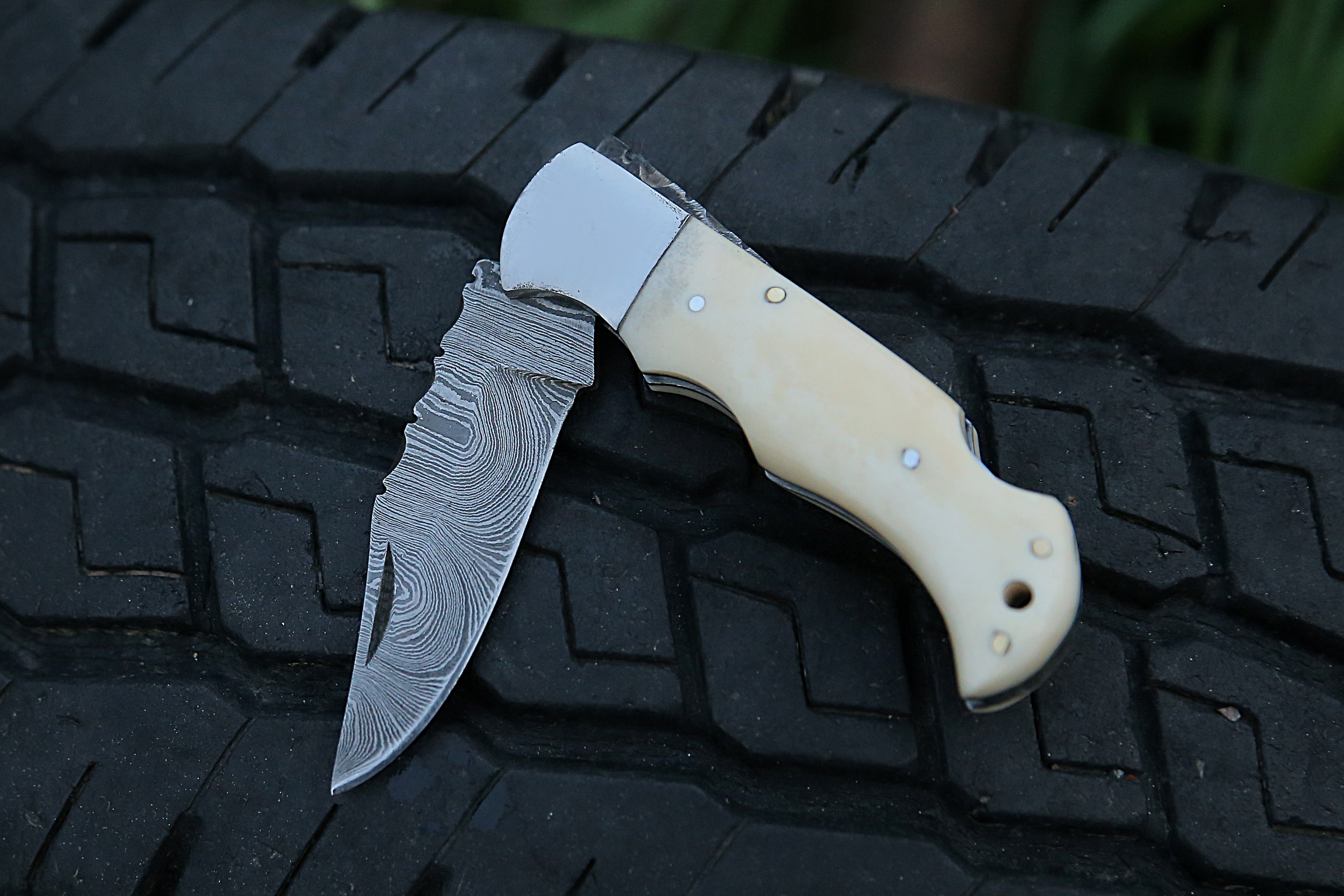 White bone Damascus Steel Back Lock Pocket Knife With Stainless Steel Clips Camping Knife Personalized Hunting Knife EDC knife with Leather pouch.