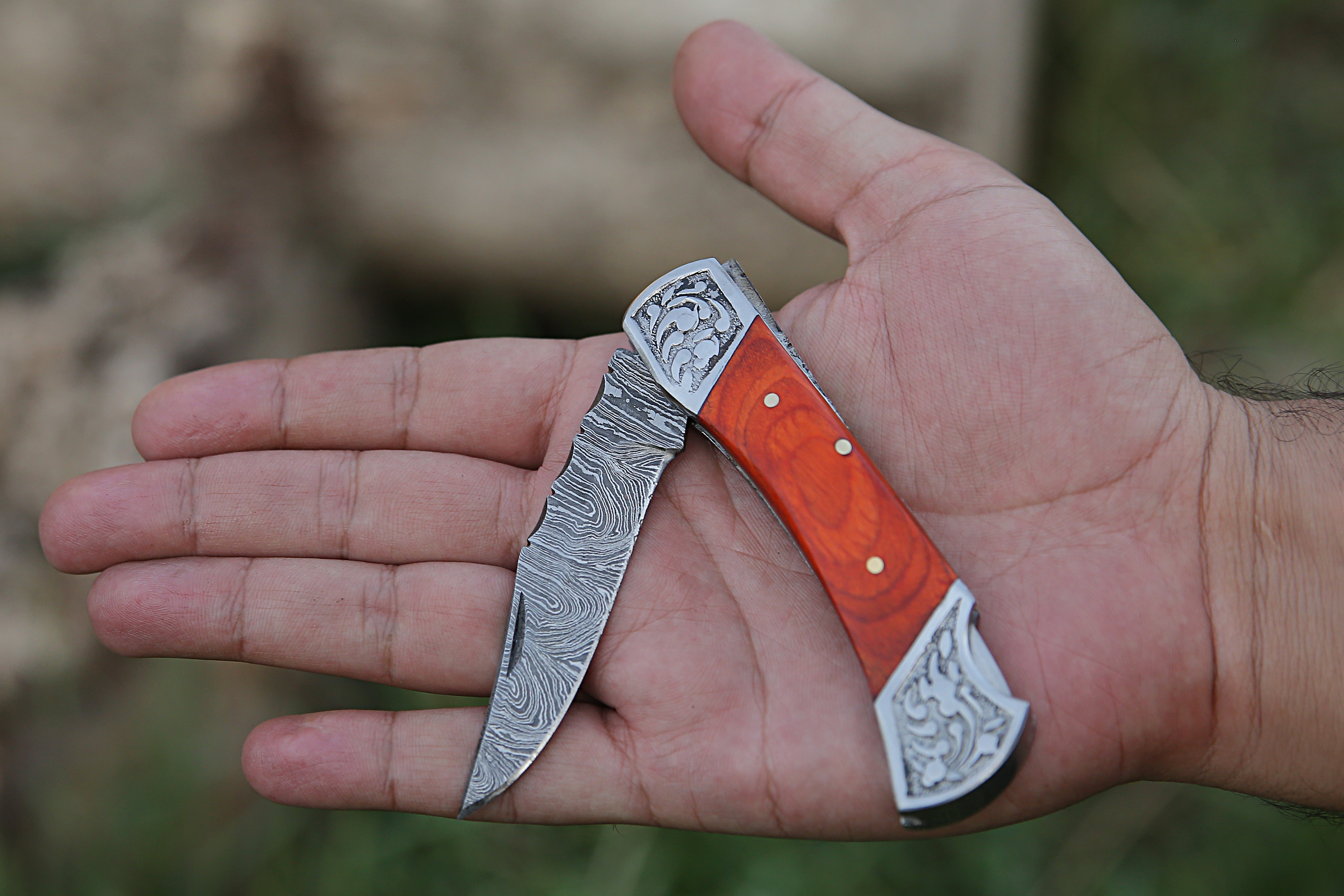 https://www.damascusknifehub.com/cdn/shop/products/Outdoorknife_38851c9c-956b-41b3-adf3-a7a172484c70.jpg?v=1624981974